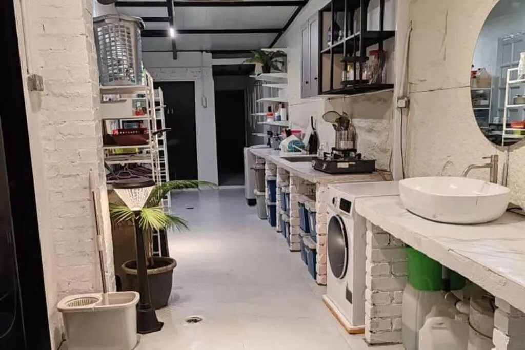 Kitchen or kitchenette in Books & Beds