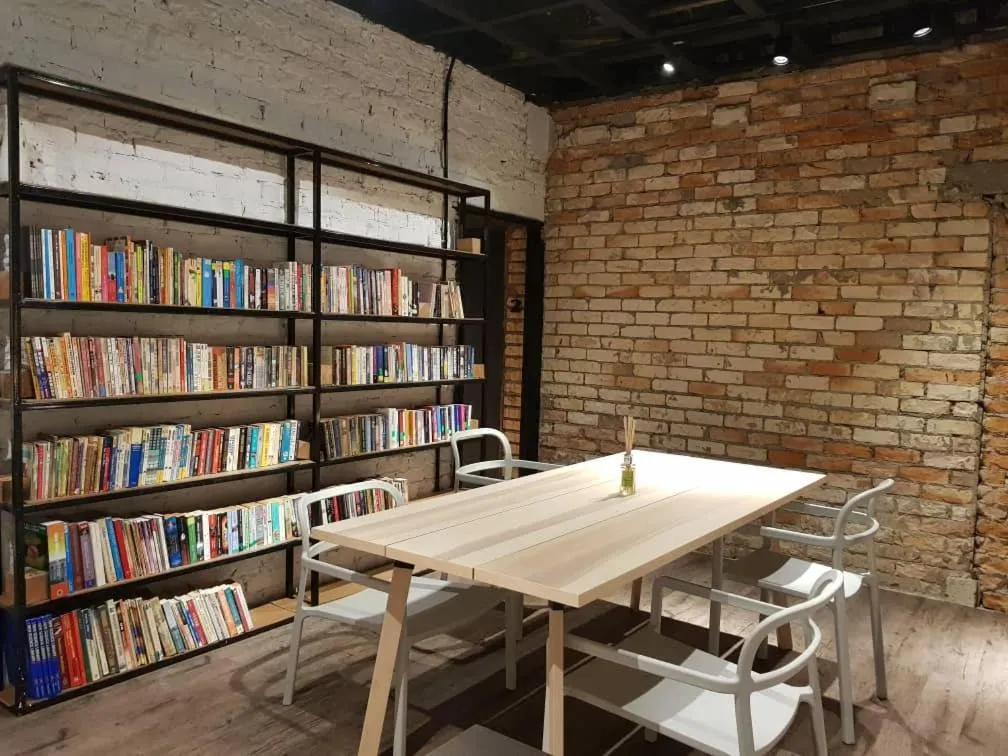 Communal lounge/ TV room in Books & Beds