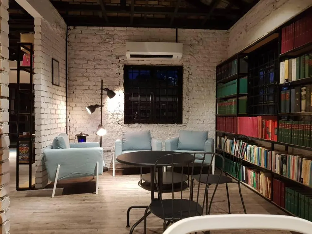 Communal lounge/ TV room in Books & Beds