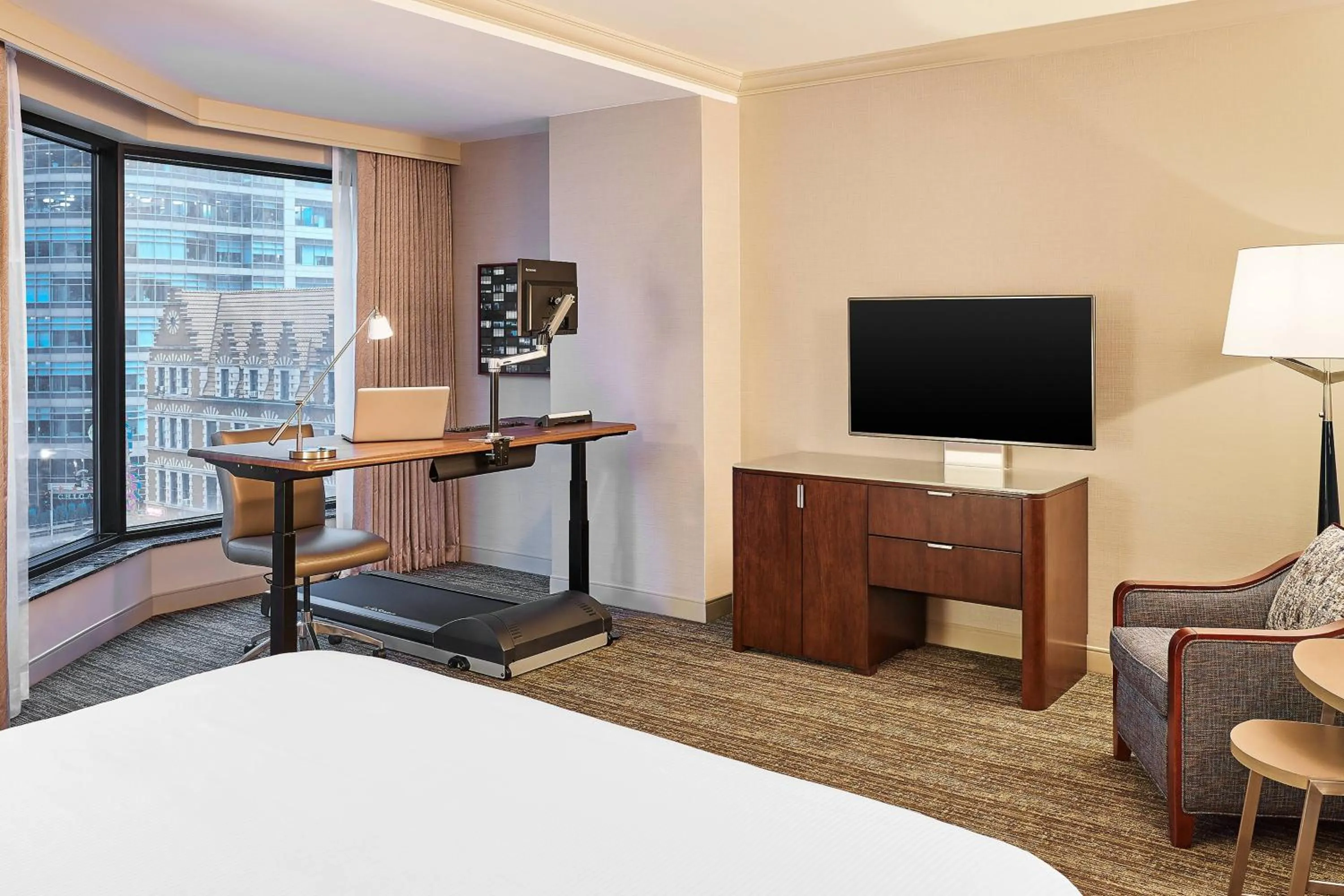 Photo of the whole room, Bed in The Westin Chicago River North