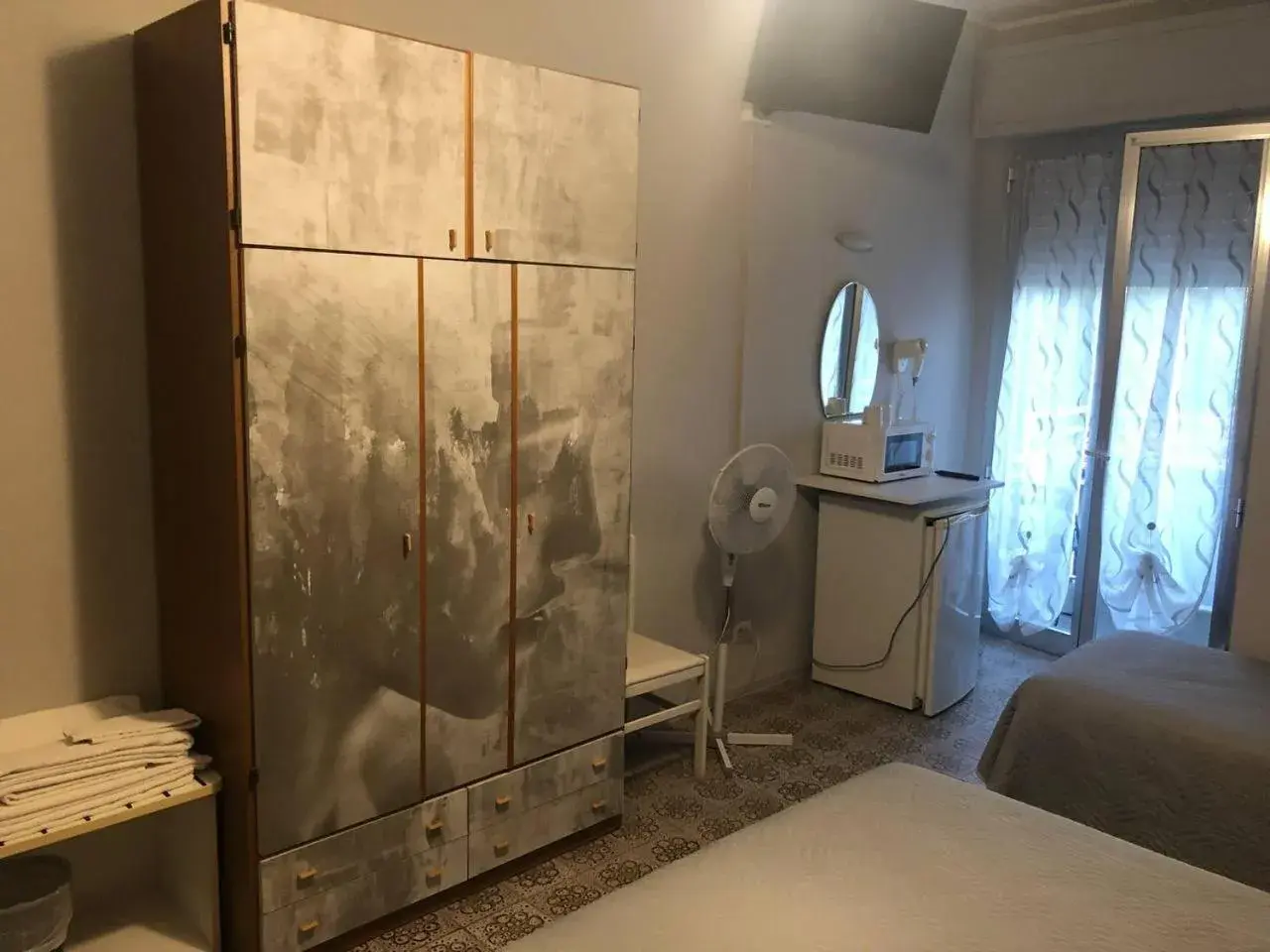 minibar, Bathroom in Hotel Wega