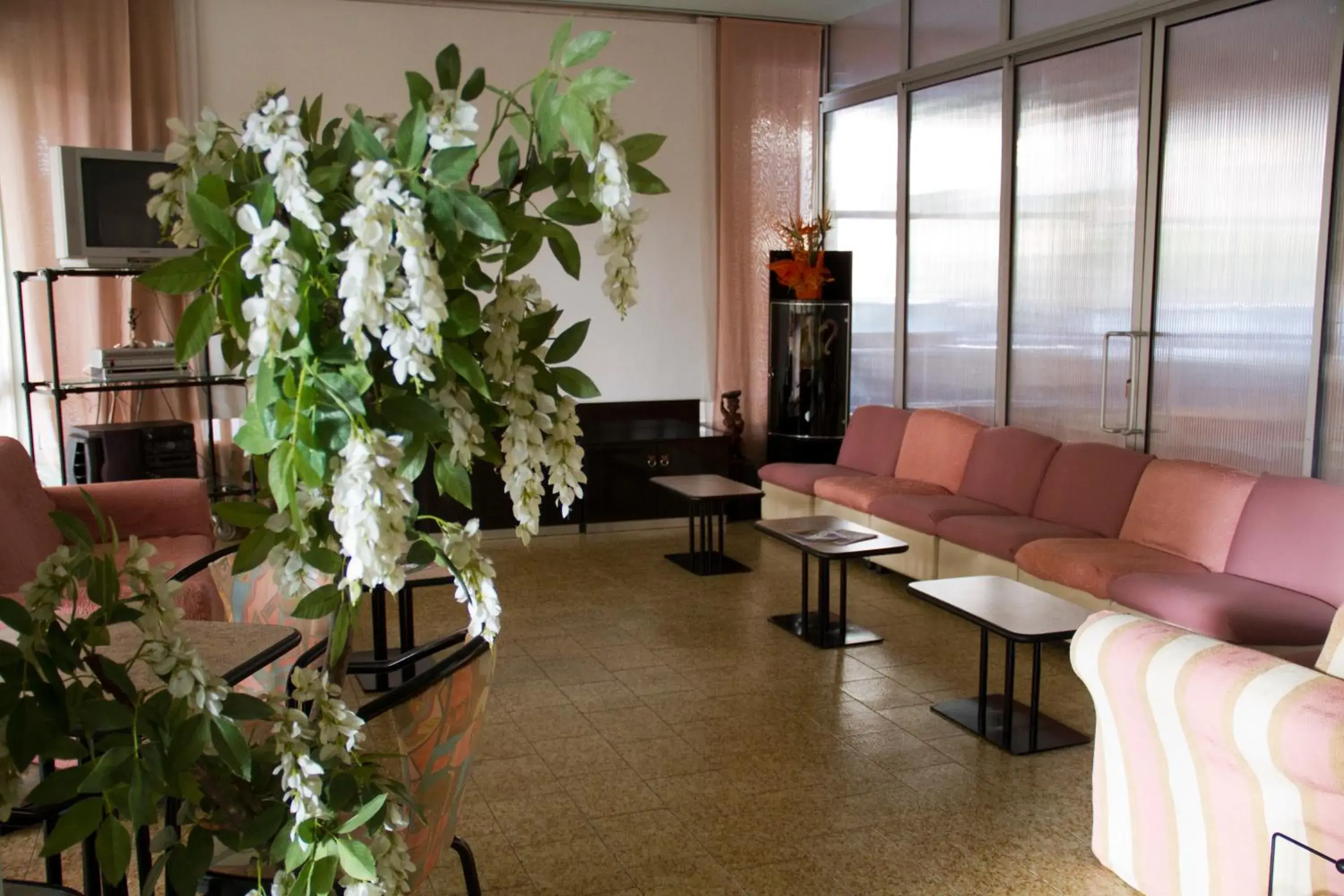 Communal lounge/ TV room, Seating Area in Hotel Wega