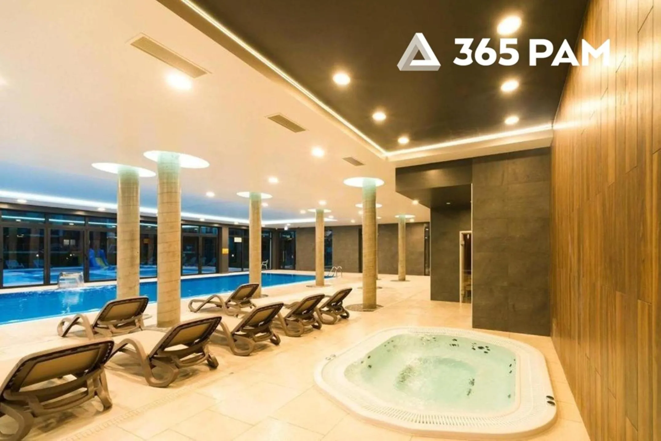 Swimming pool in 365PAM - Apartament z BASENEM Polanki Park