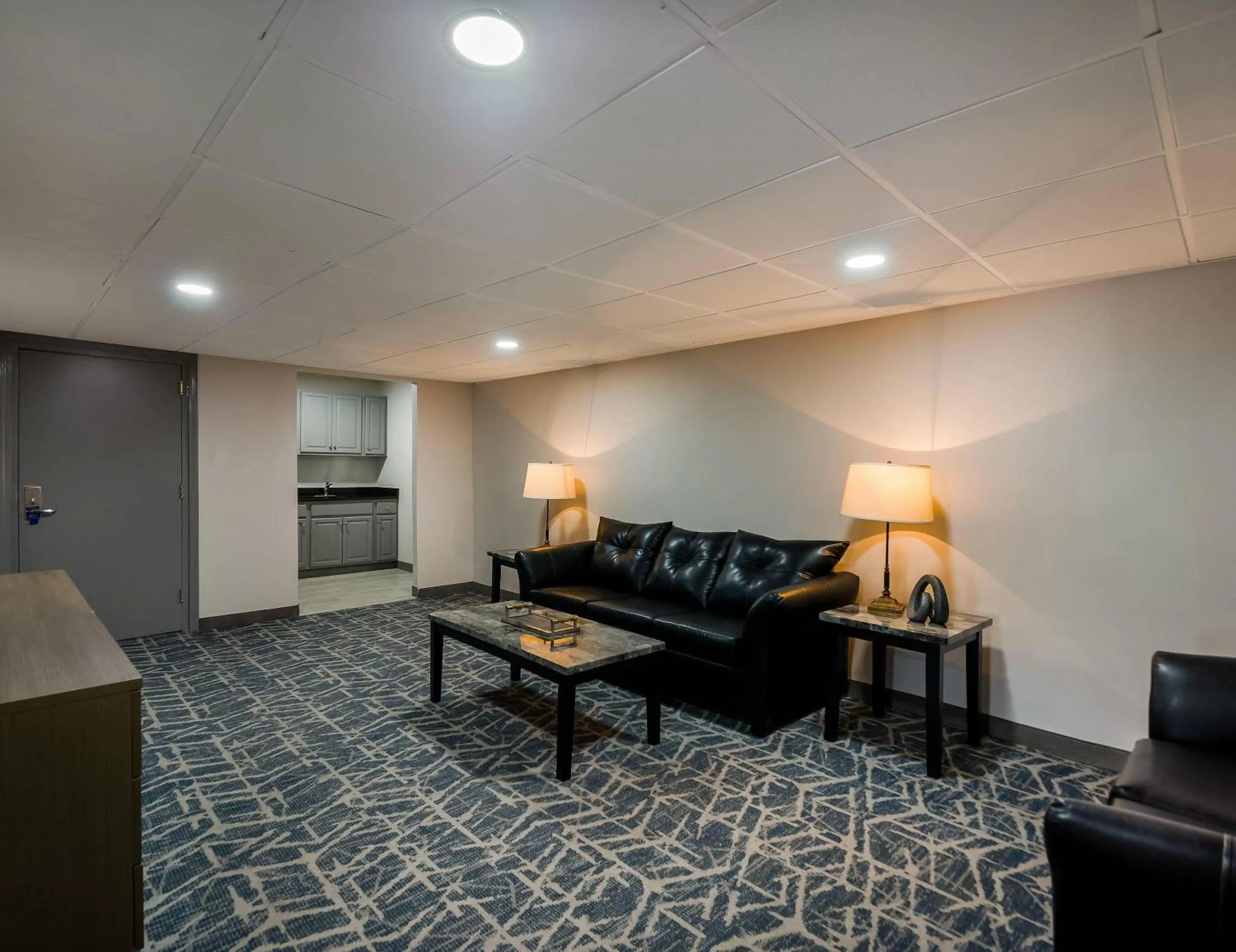 Bedroom in Comfort Inn Falls Church - Tysons Corner