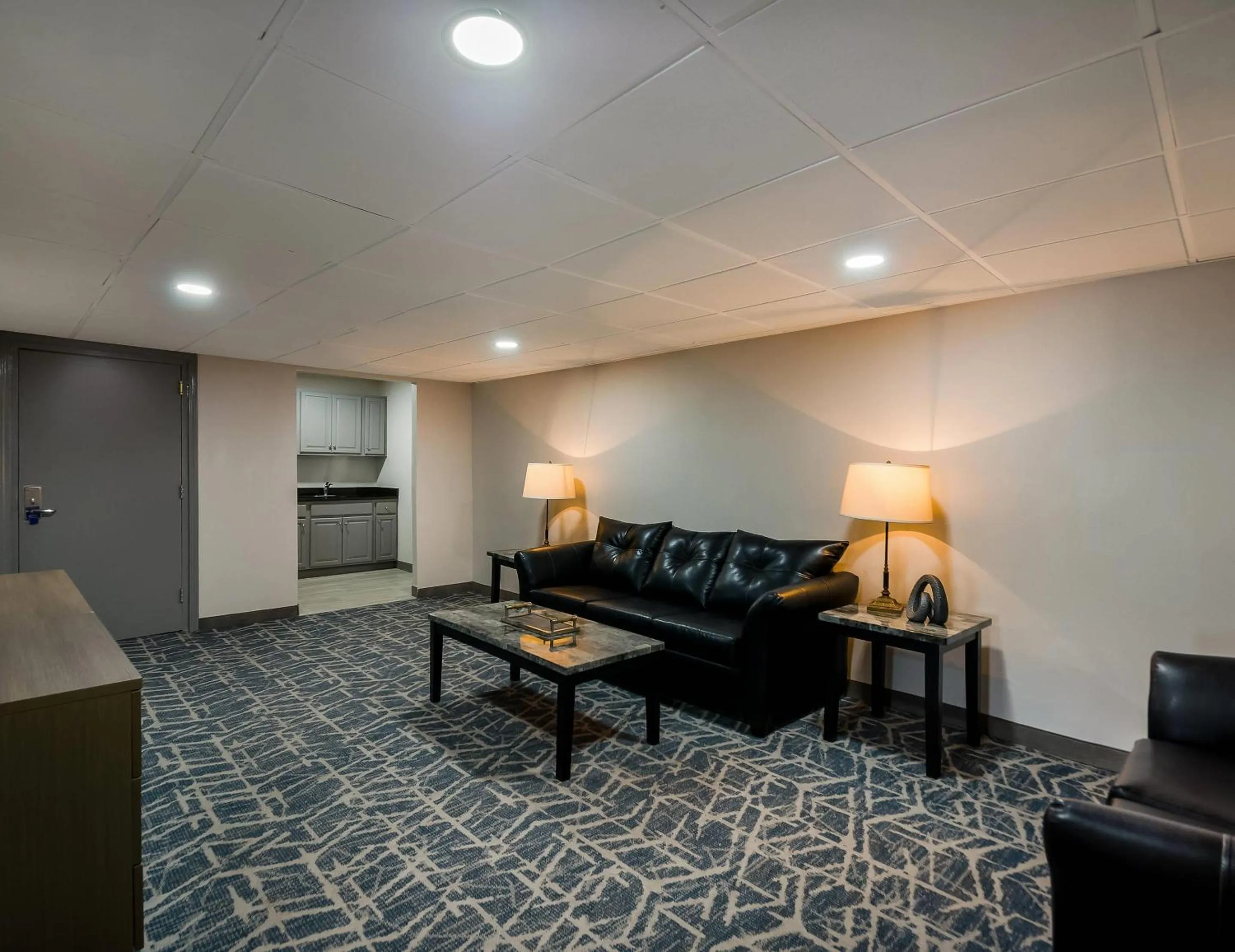 Bedroom in Comfort Inn Falls Church - Tysons Corner