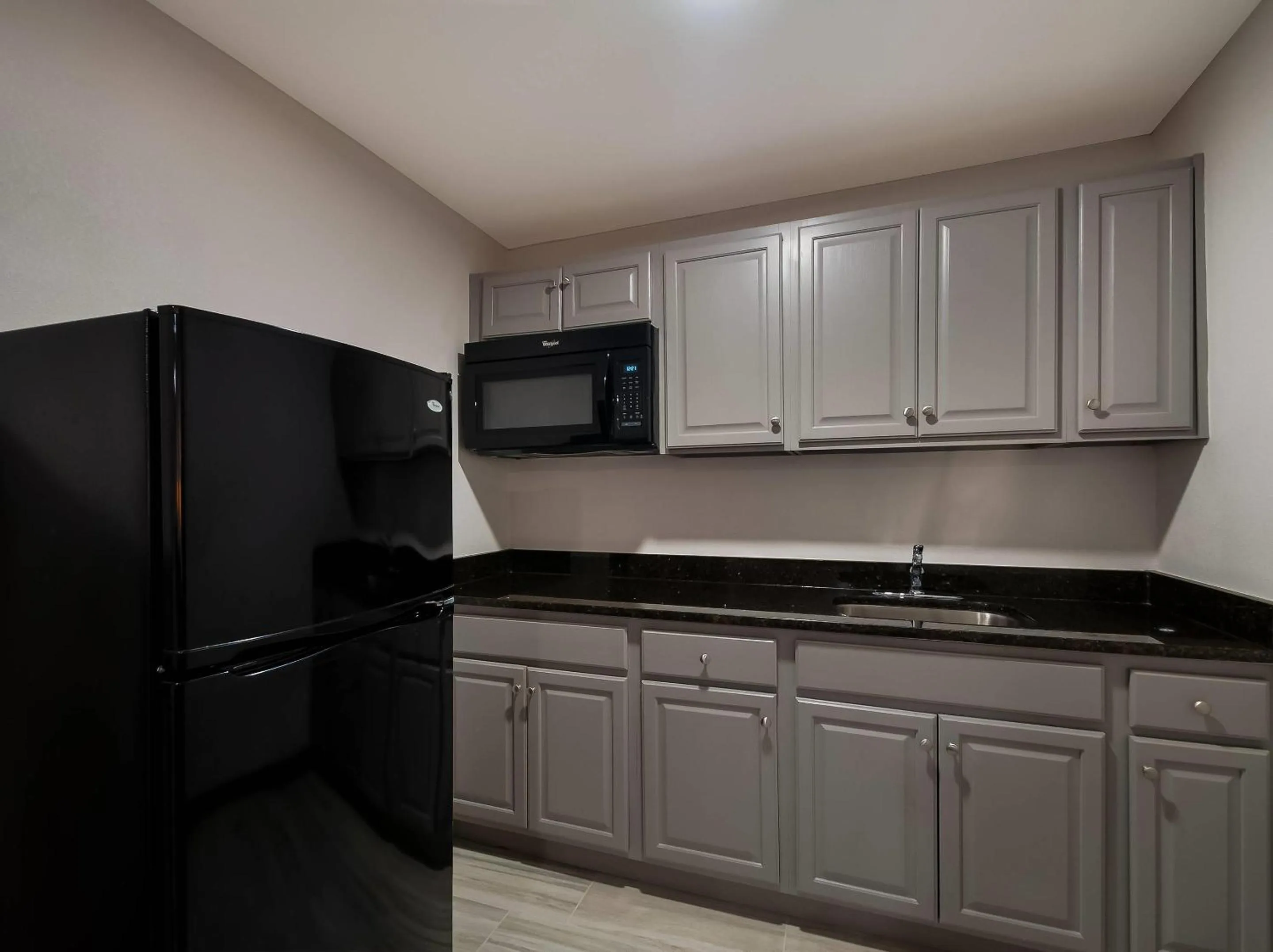 Bedroom in Comfort Inn Falls Church - Tysons Corner