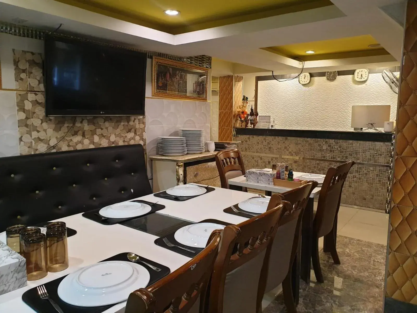 Restaurant/places to eat in Star Residency Hotel Restaurant/places to eat in Star Residency Hotel