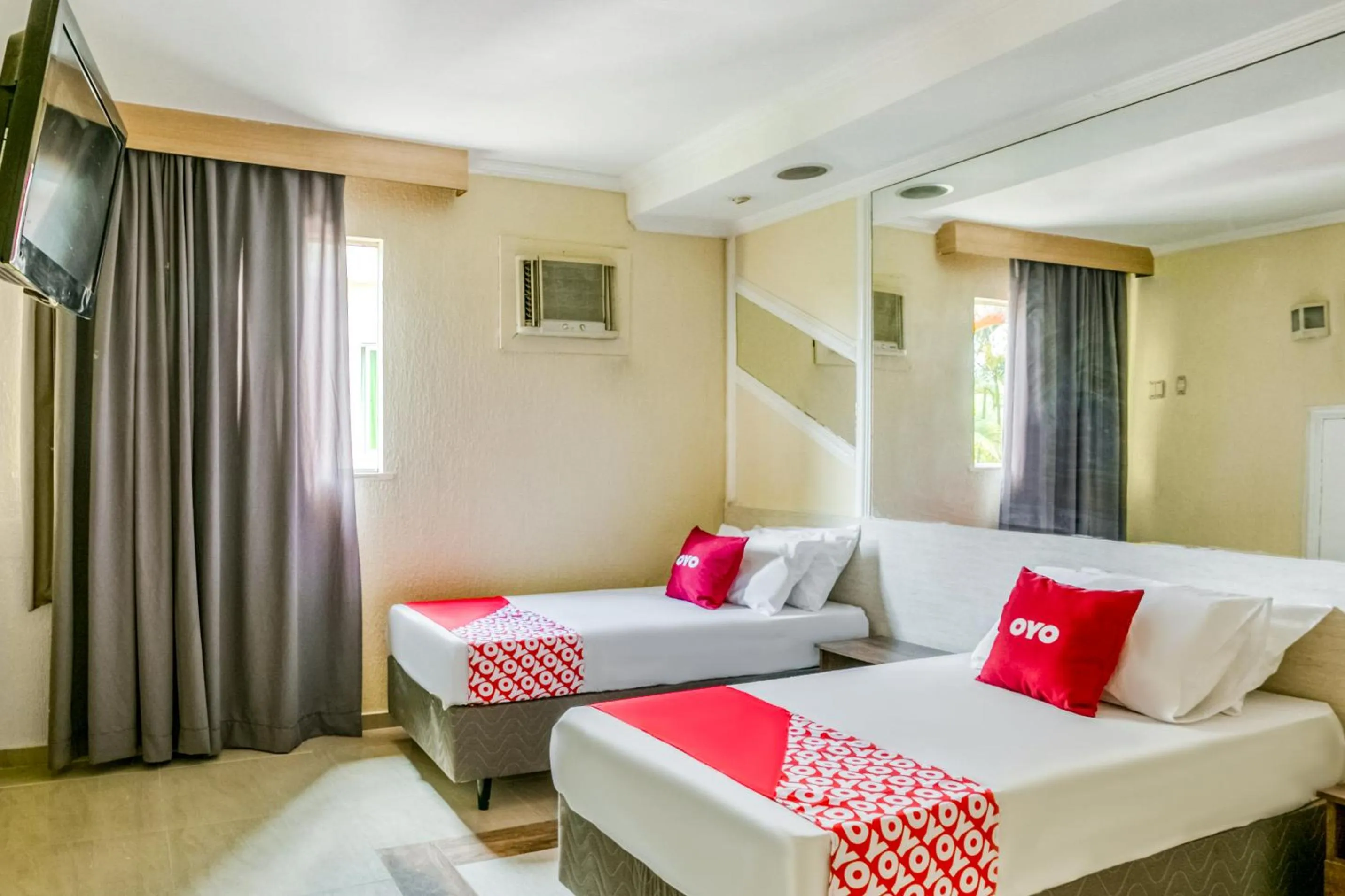 Bedroom in OYO Nobs Hotel, São João de Meriti