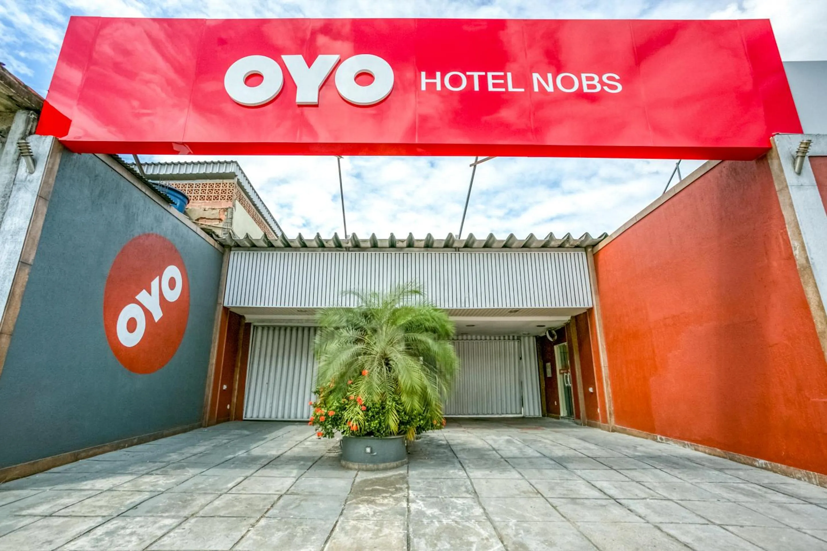 Property building in OYO Nobs Hotel, São João de Meriti