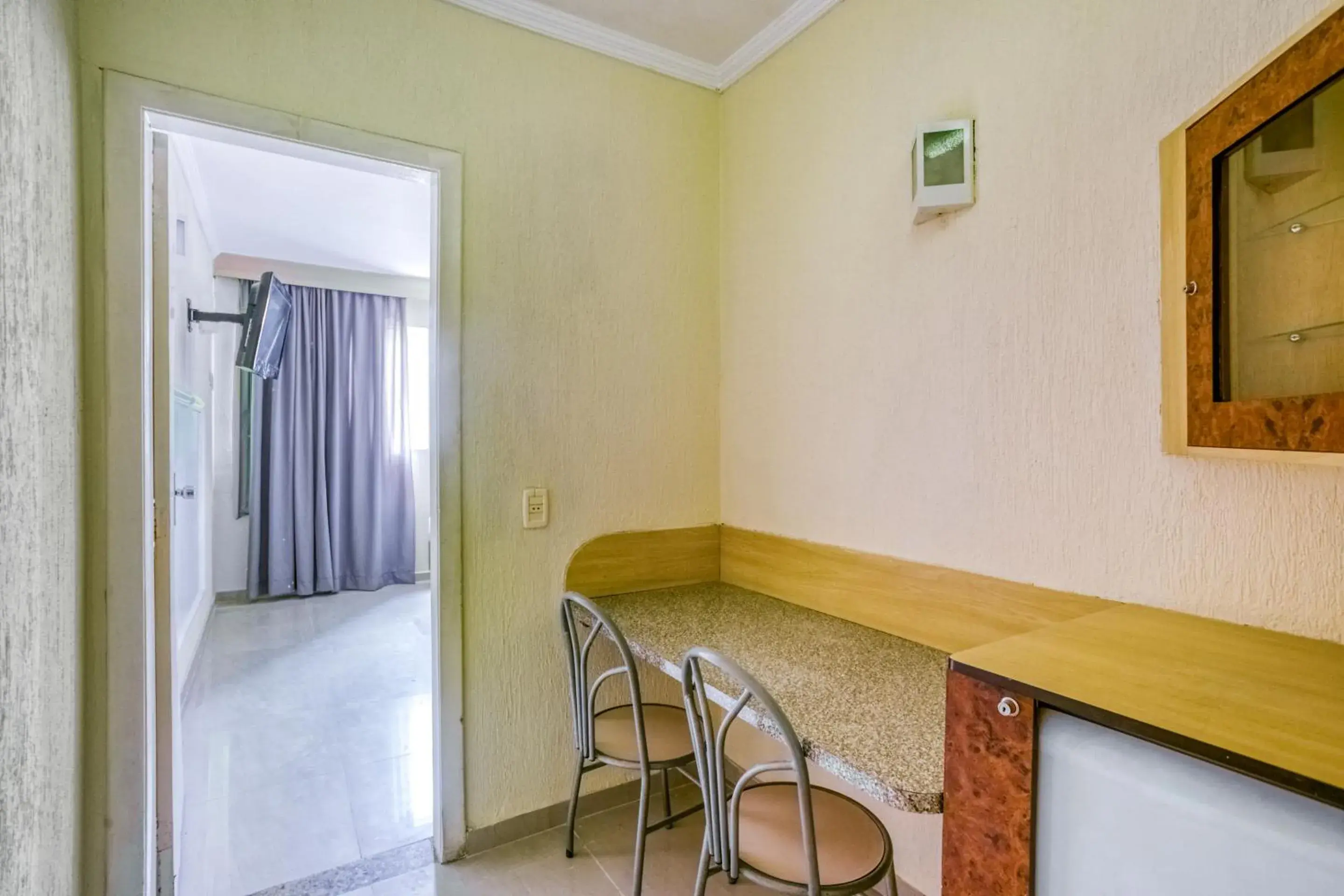 Twin Room in OYO Nobs Hotel, São João de Meriti Twin Room in OYO Nobs Hotel, São João de Meriti