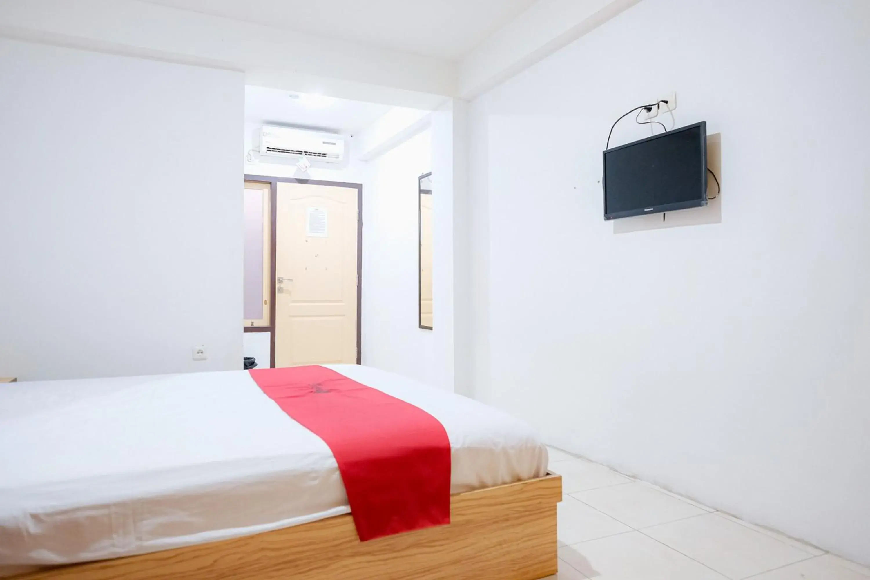 Bedroom, Bed in RedDoorz near Tugu Pers Jambi Bedroom, Bed in RedDoorz near Tugu Pers Jambi
