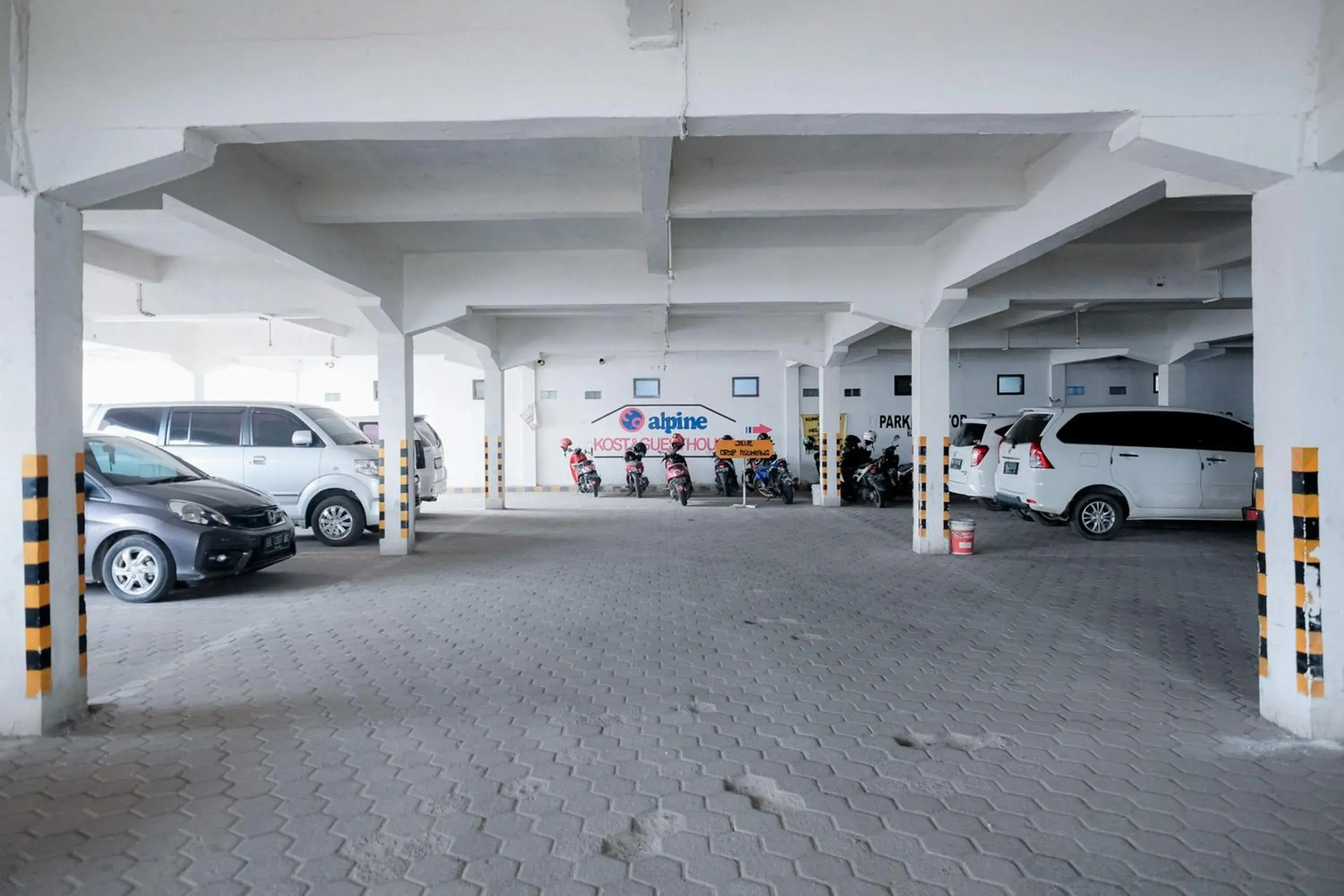 Parking in RedDoorz near Tugu Pers Jambi Parking in RedDoorz near Tugu Pers Jambi