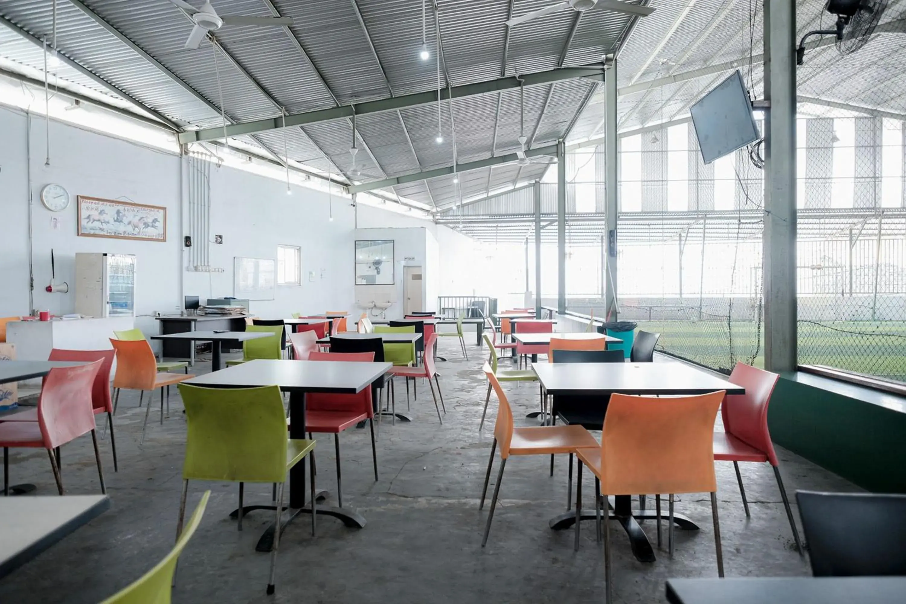 Dining area in RedDoorz near Tugu Pers Jambi Dining area in RedDoorz near Tugu Pers Jambi