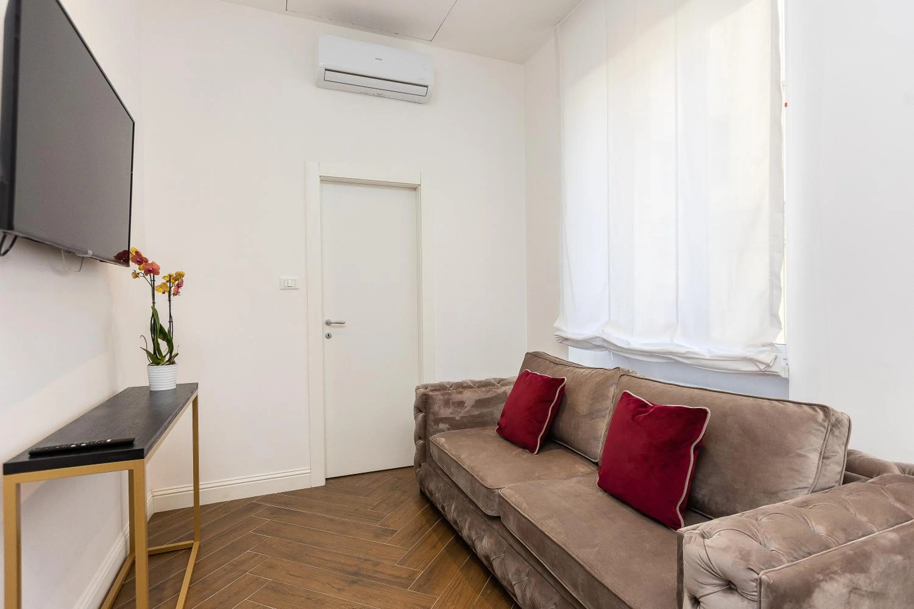 TV and multimedia in SPA Apartment Via Barberini