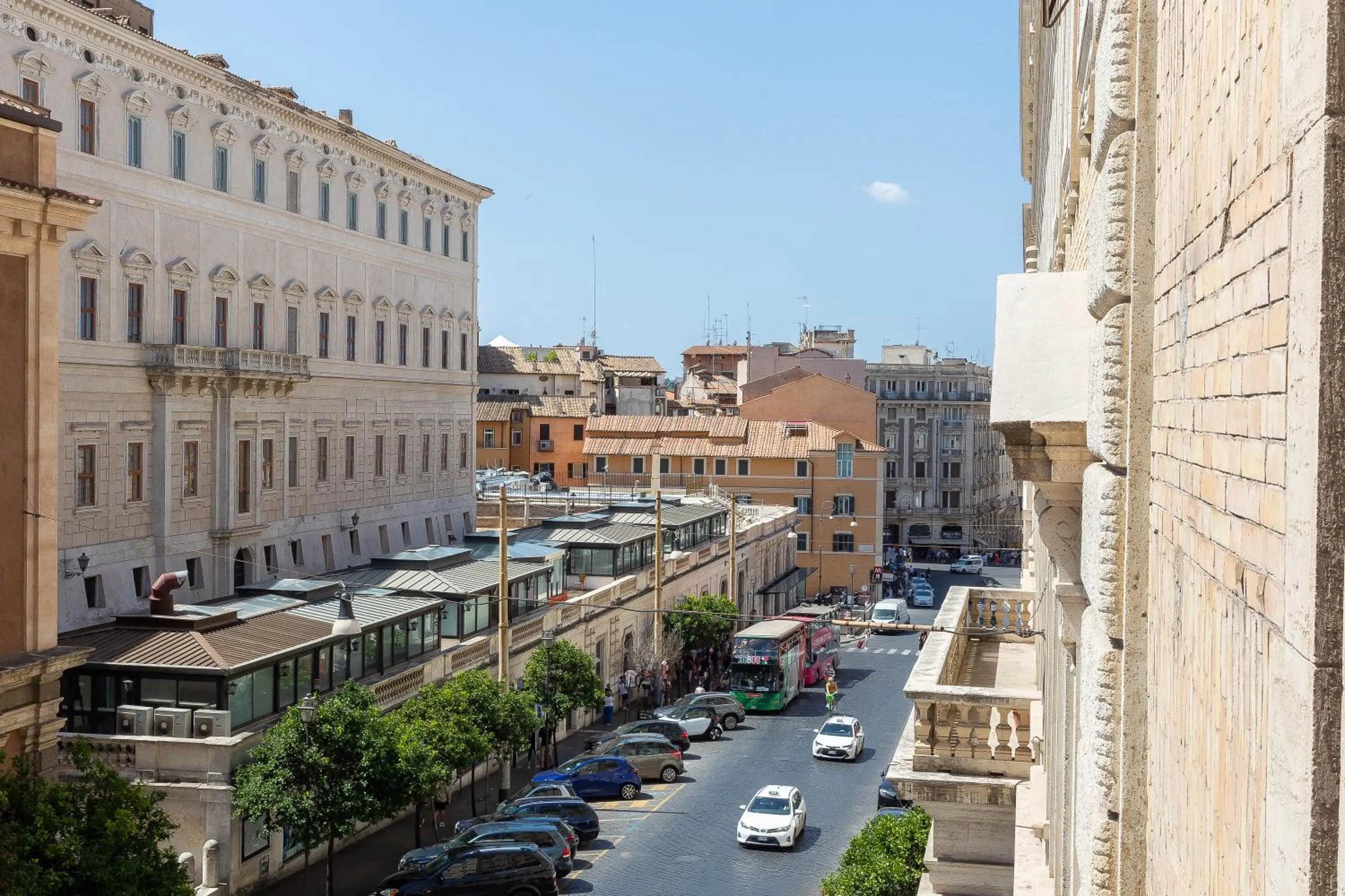 Neighbourhood in SPA Apartment Via Barberini