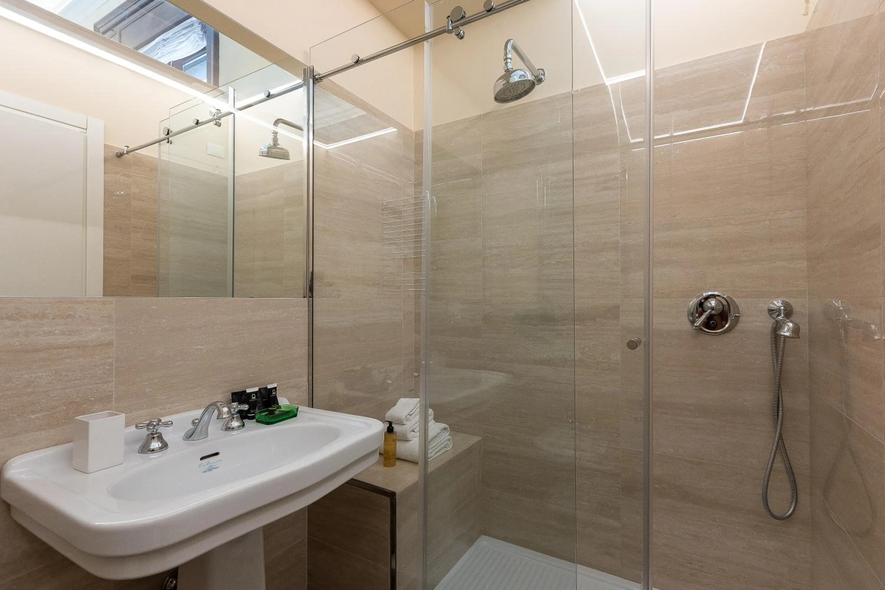 Shower in SPA Apartment Via Barberini
