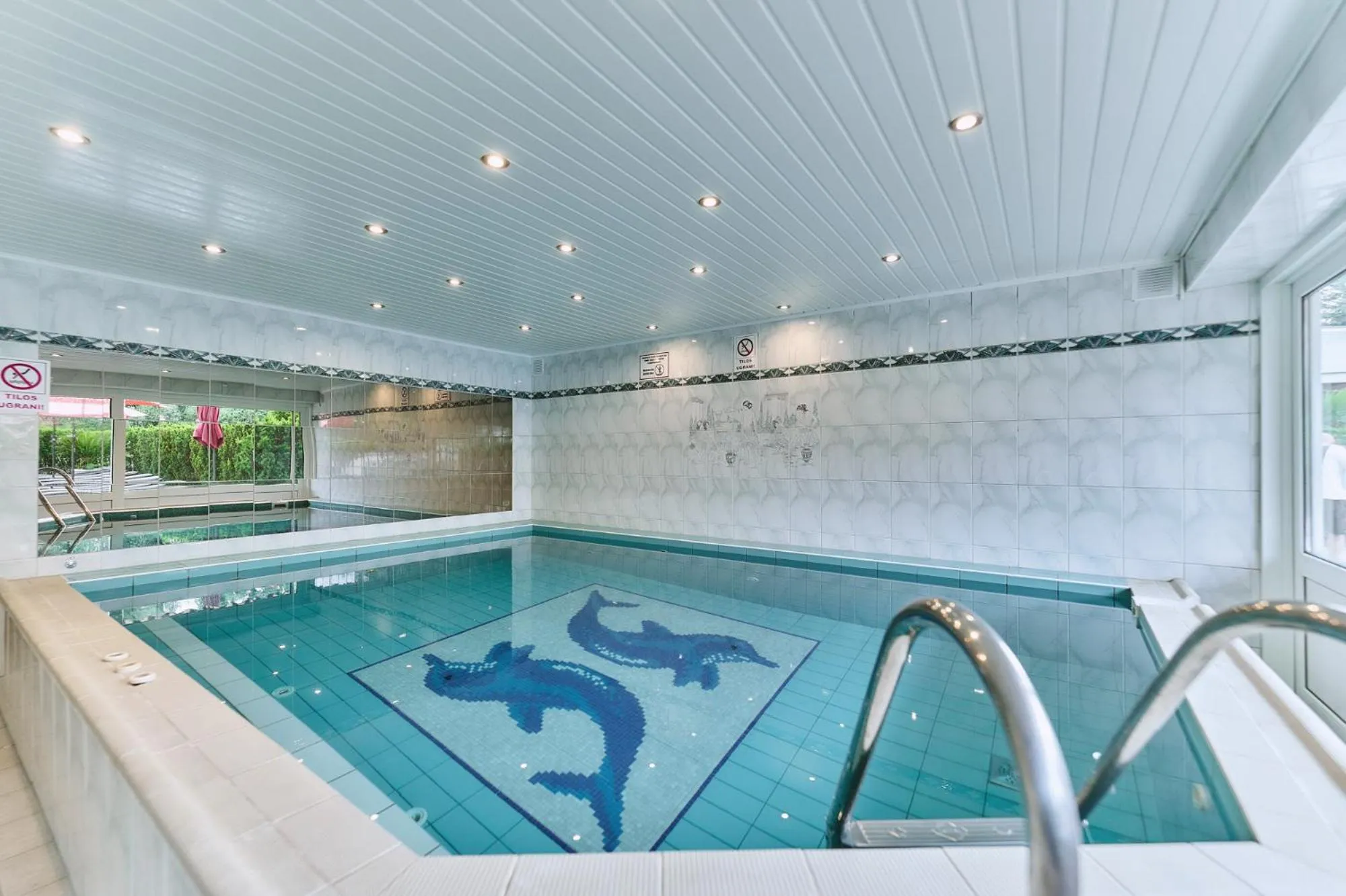 Swimming pool in Tokajer Wellness Panzió