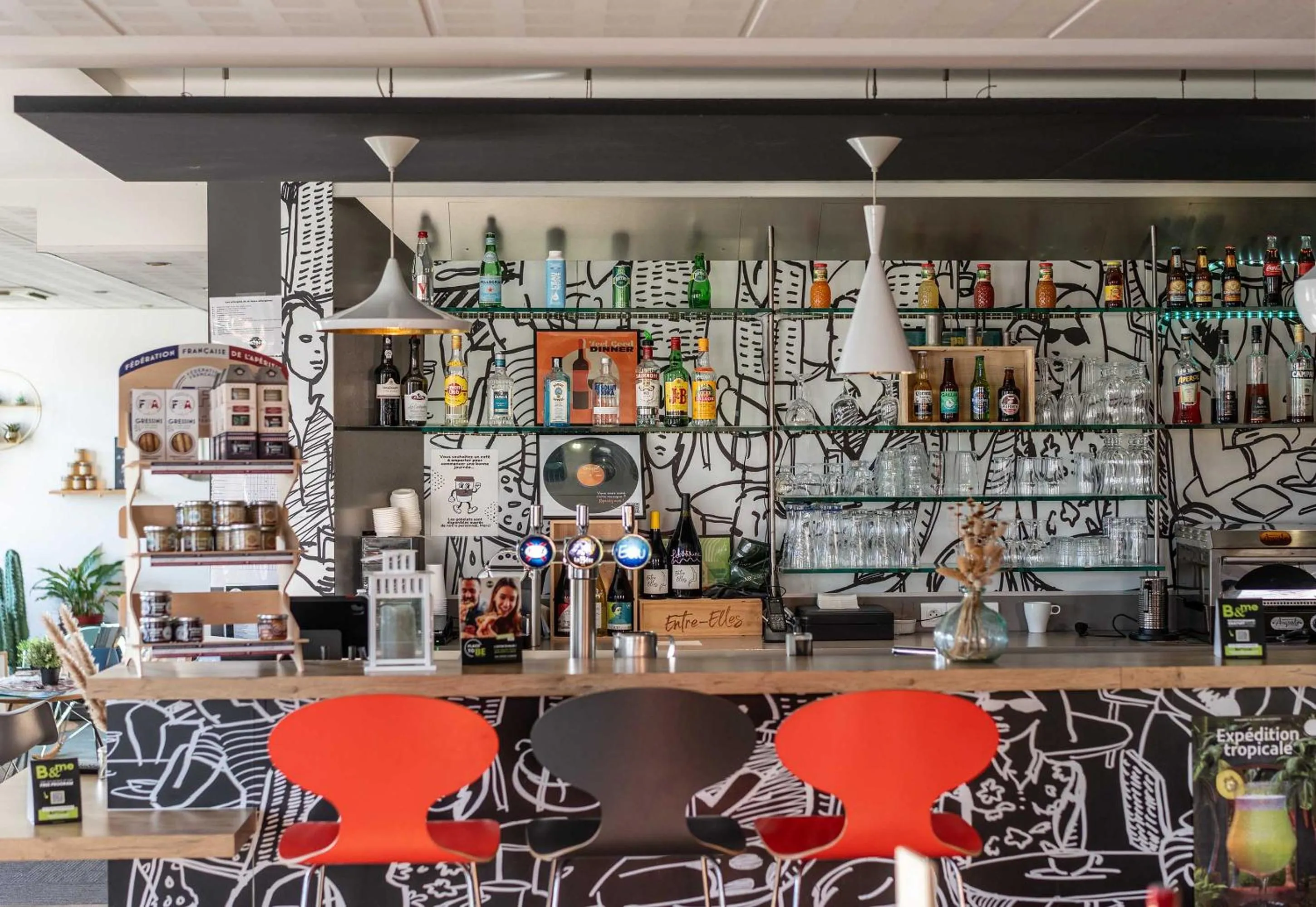 Lounge or bar in ibis Limoges Nord