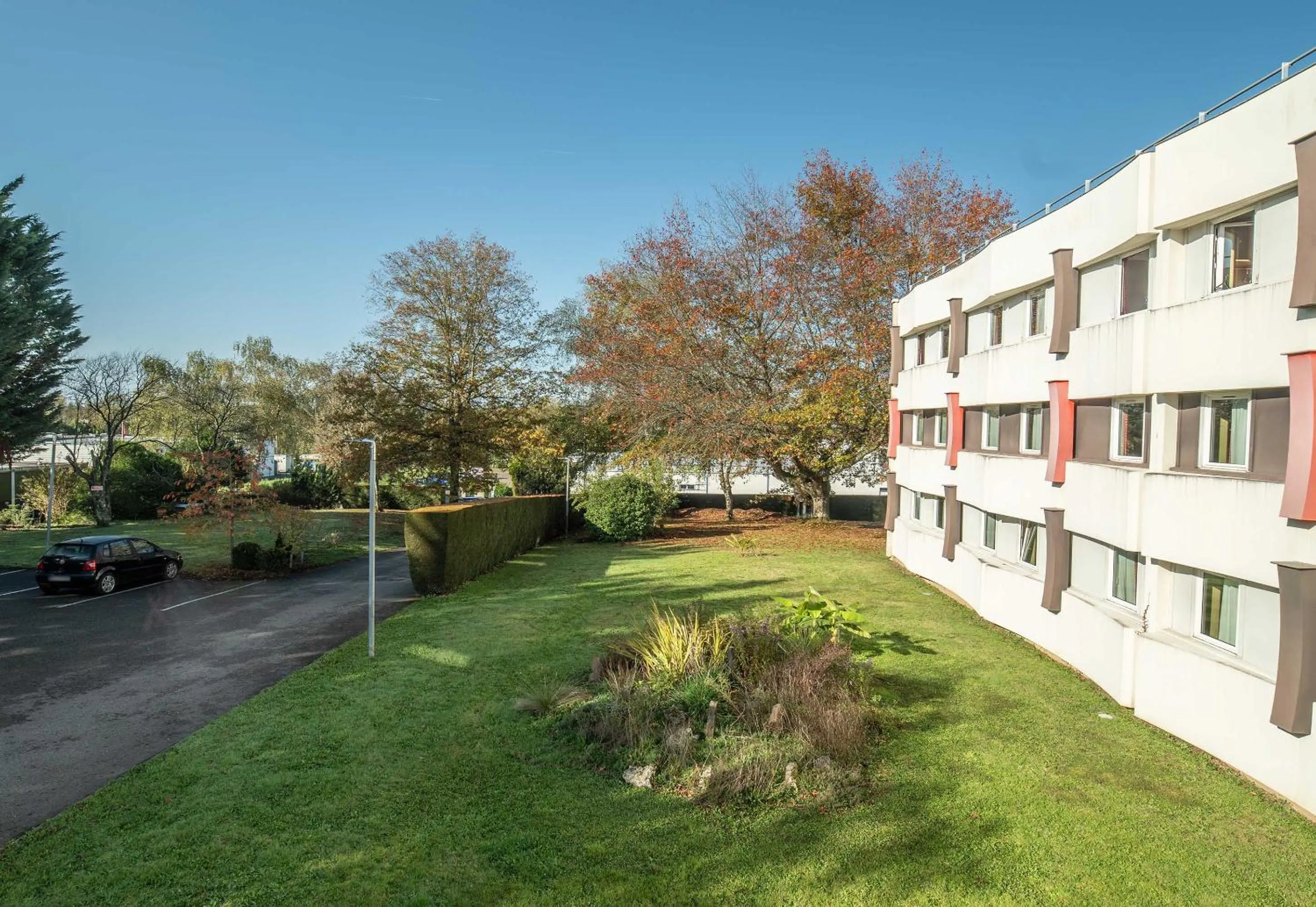 Garden view in ibis Limoges Nord