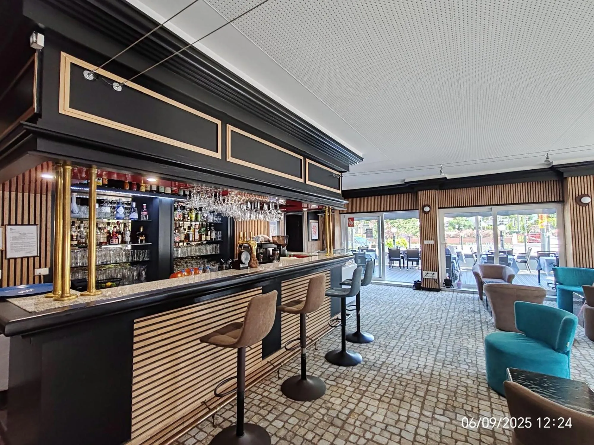 Lounge or bar in The Originals City Hotel de l Ange Guebwiller