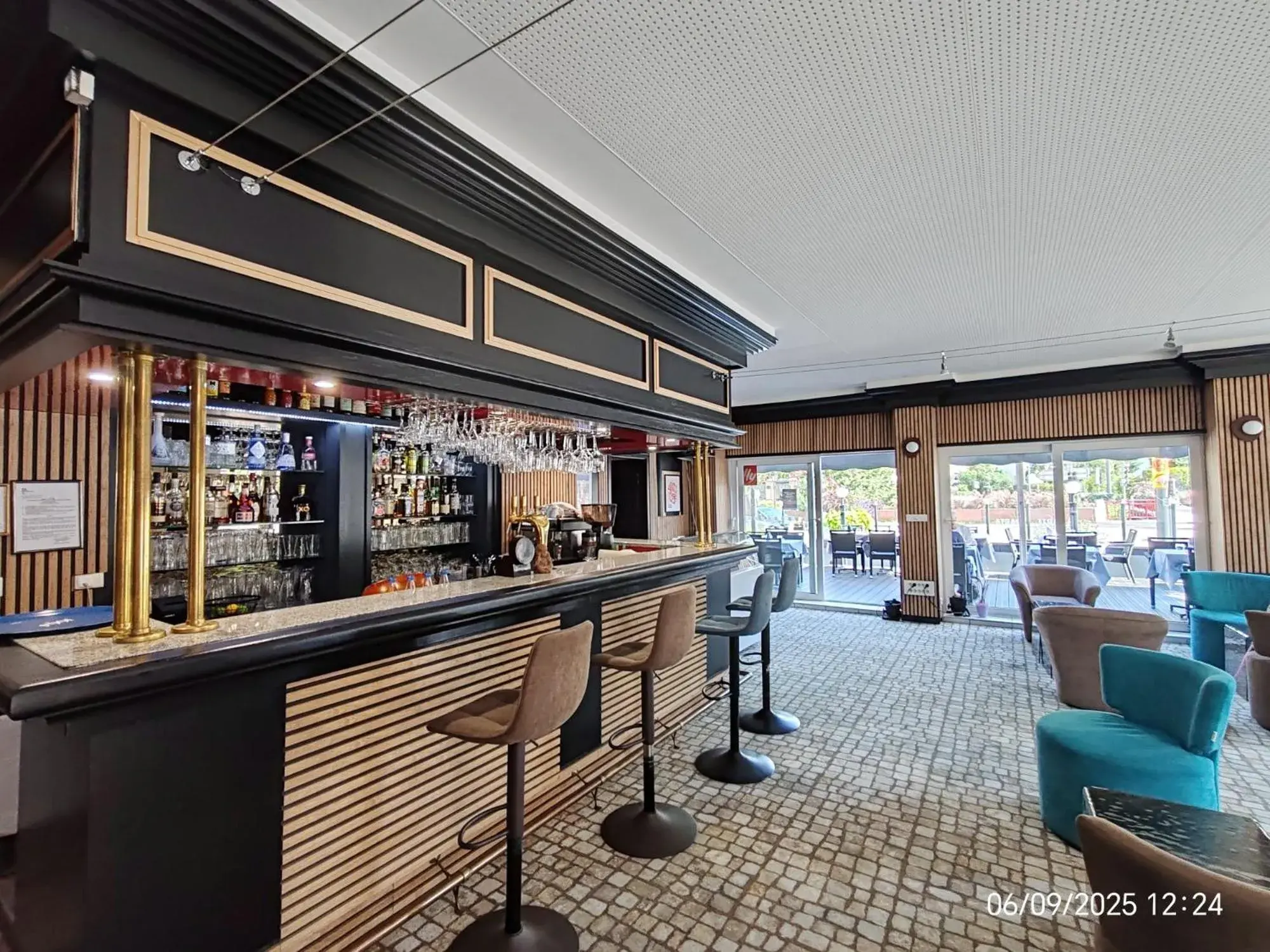 Lounge or bar in The Originals City Hotel de l Ange Guebwiller Lounge or bar in The Originals City Hotel de l Ange Guebwiller