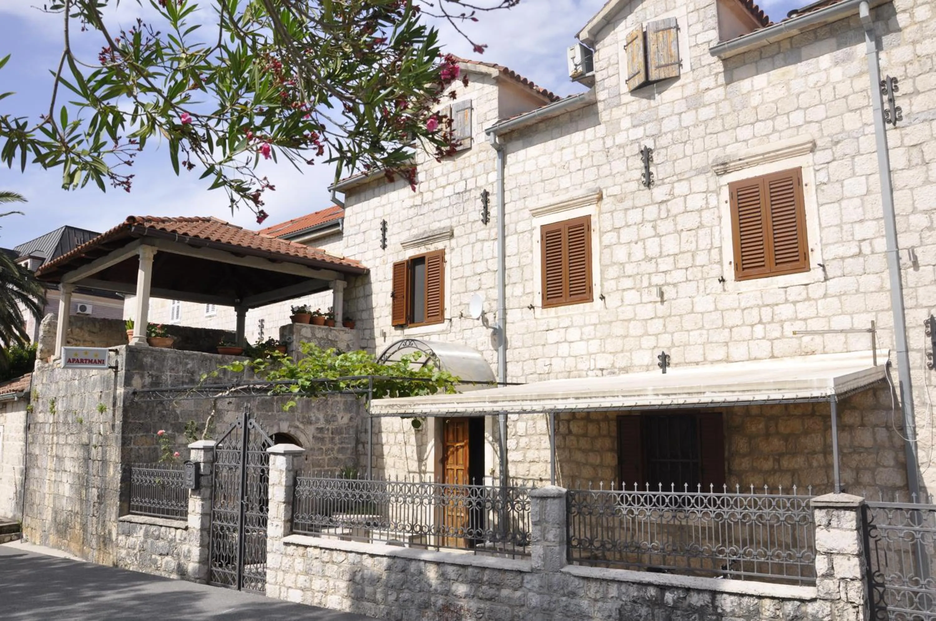 Facade/entrance in Apartments Vujošević