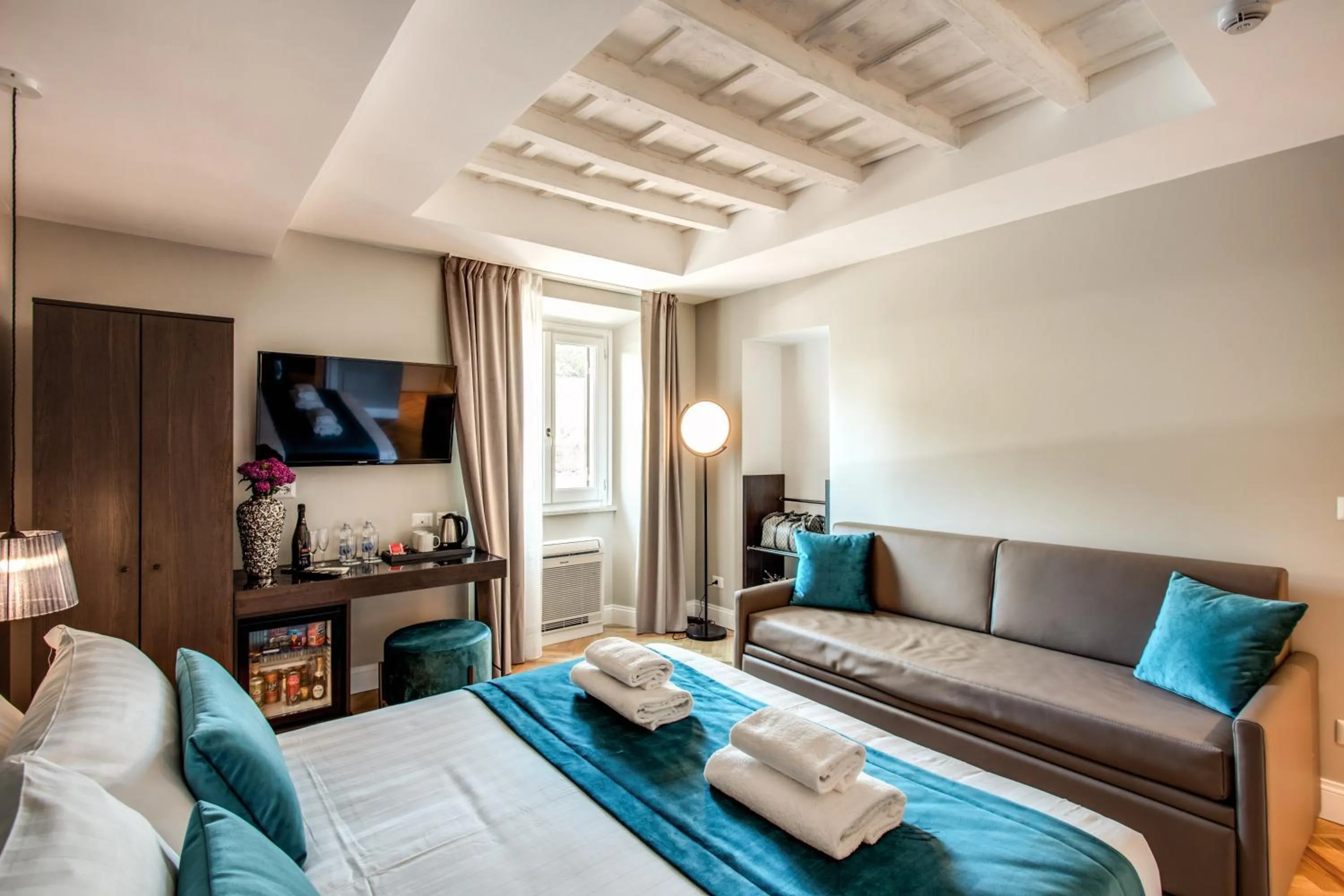 Living room, Bed in Hotel 55 Fifty-Five - Maison d'Art Collection