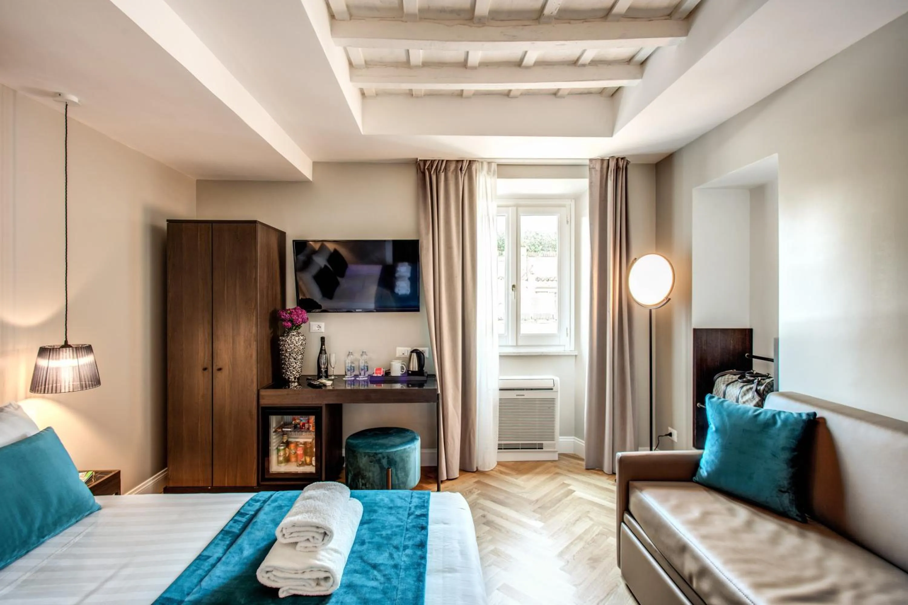 Photo of the whole room, Bed in Hotel 55 Fifty-Five - Maison d'Art Collection