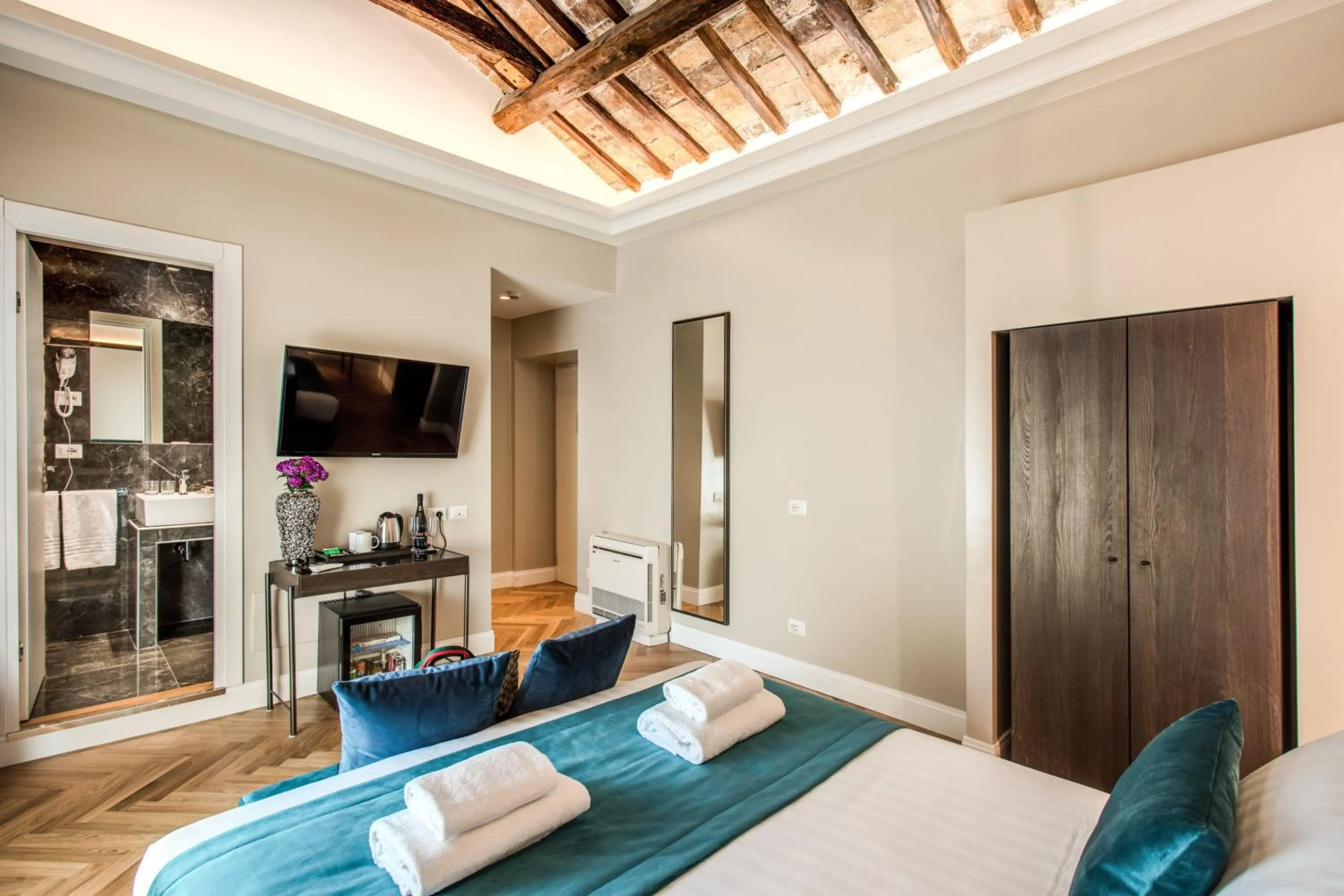 Bed in Hotel 55 Fifty-Five - Maison d'Art Collection