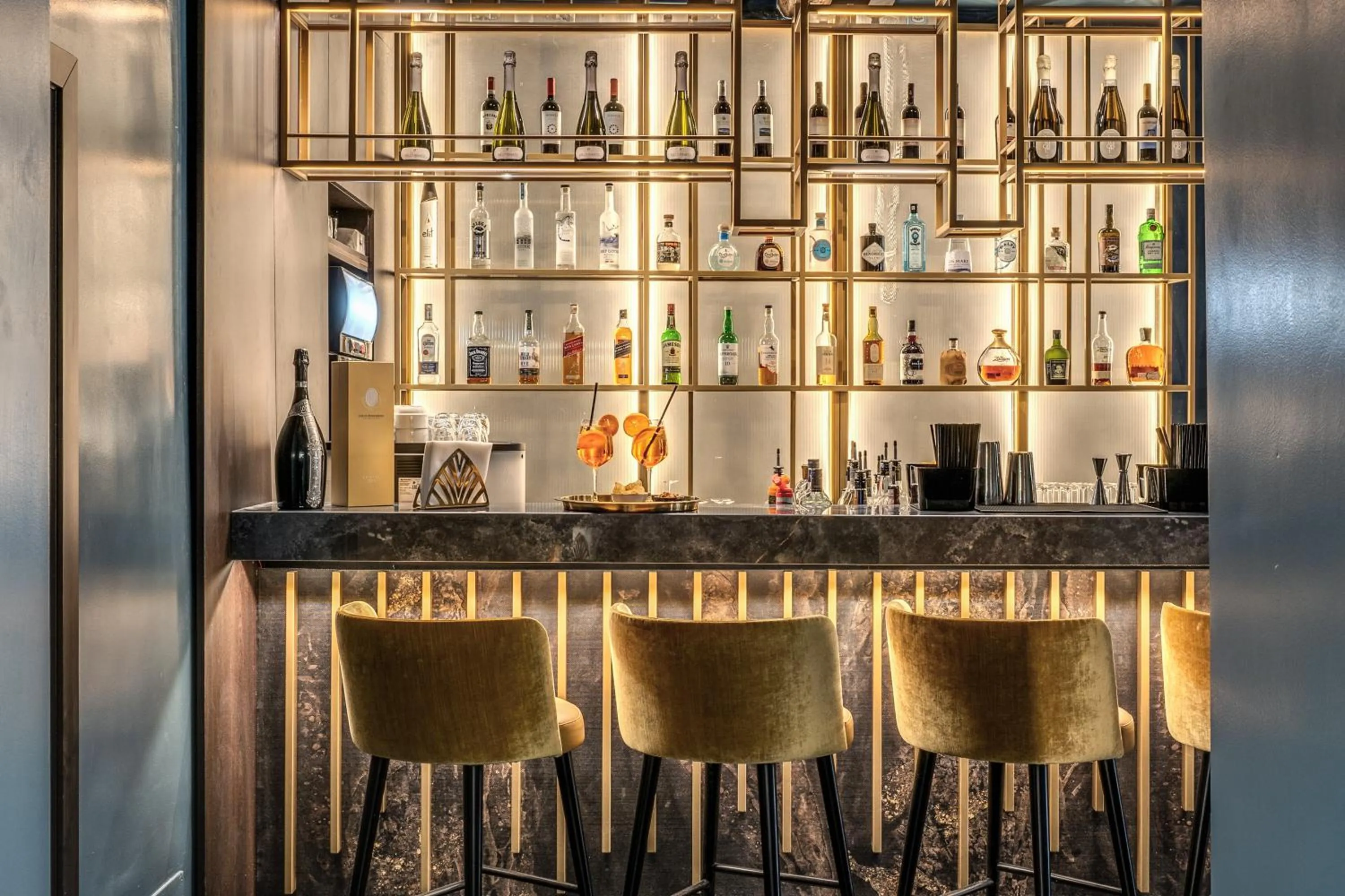 Lounge or bar in Hotel 55 Fifty-Five - Maison d'Art Collection