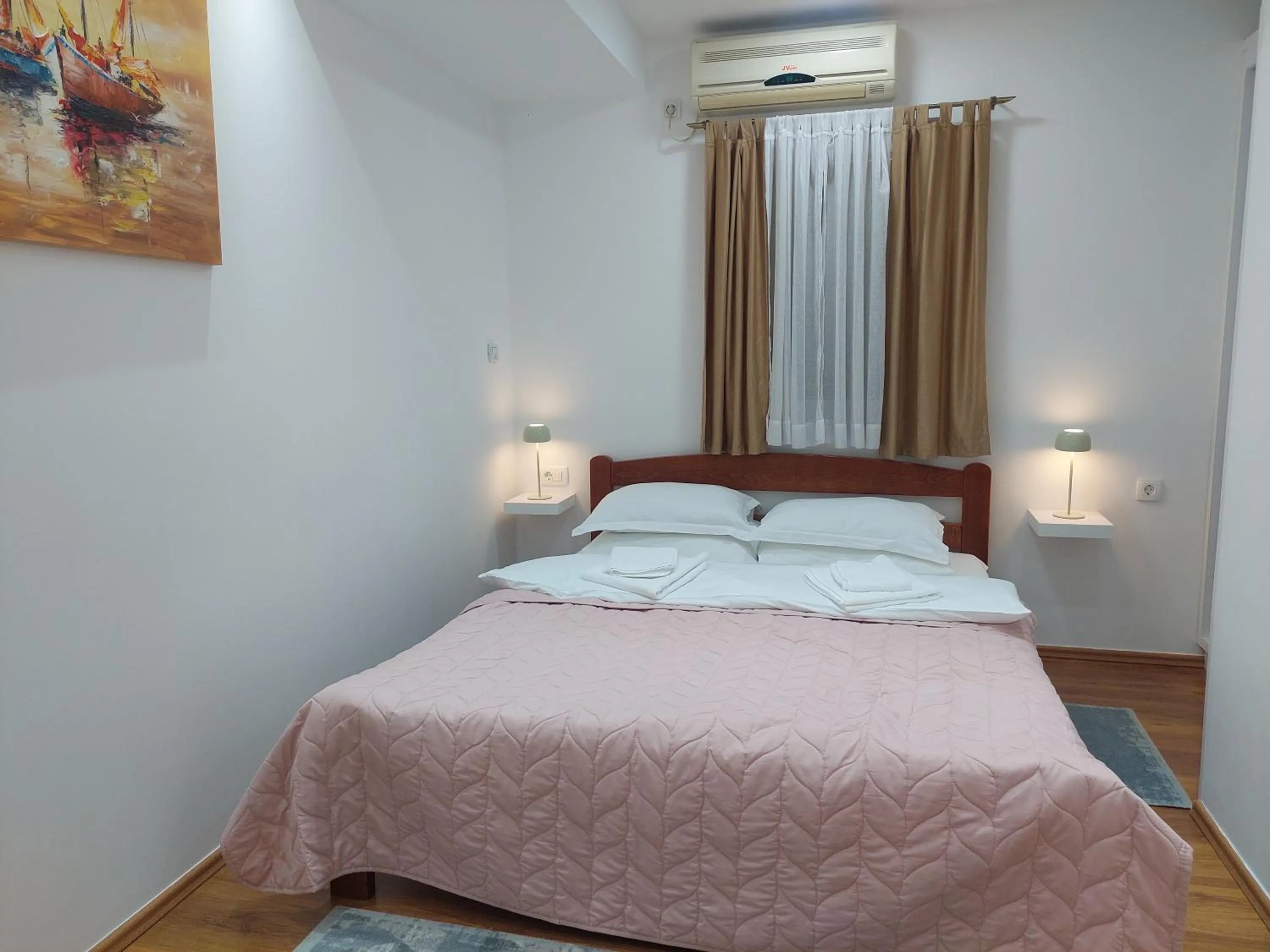 Bedroom, Bed in Apartments Nancy