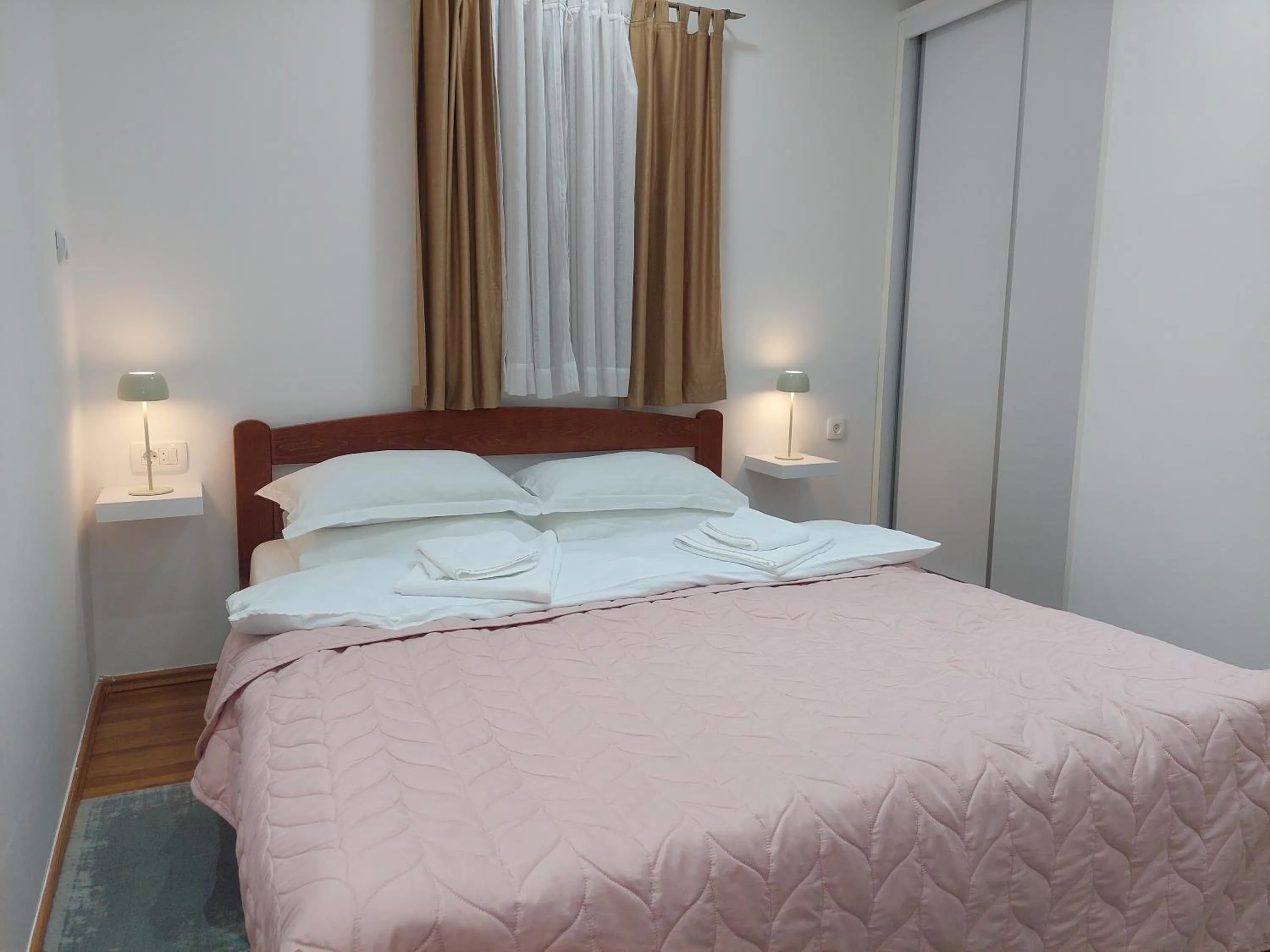 Bedroom, Bed in Apartments Nancy