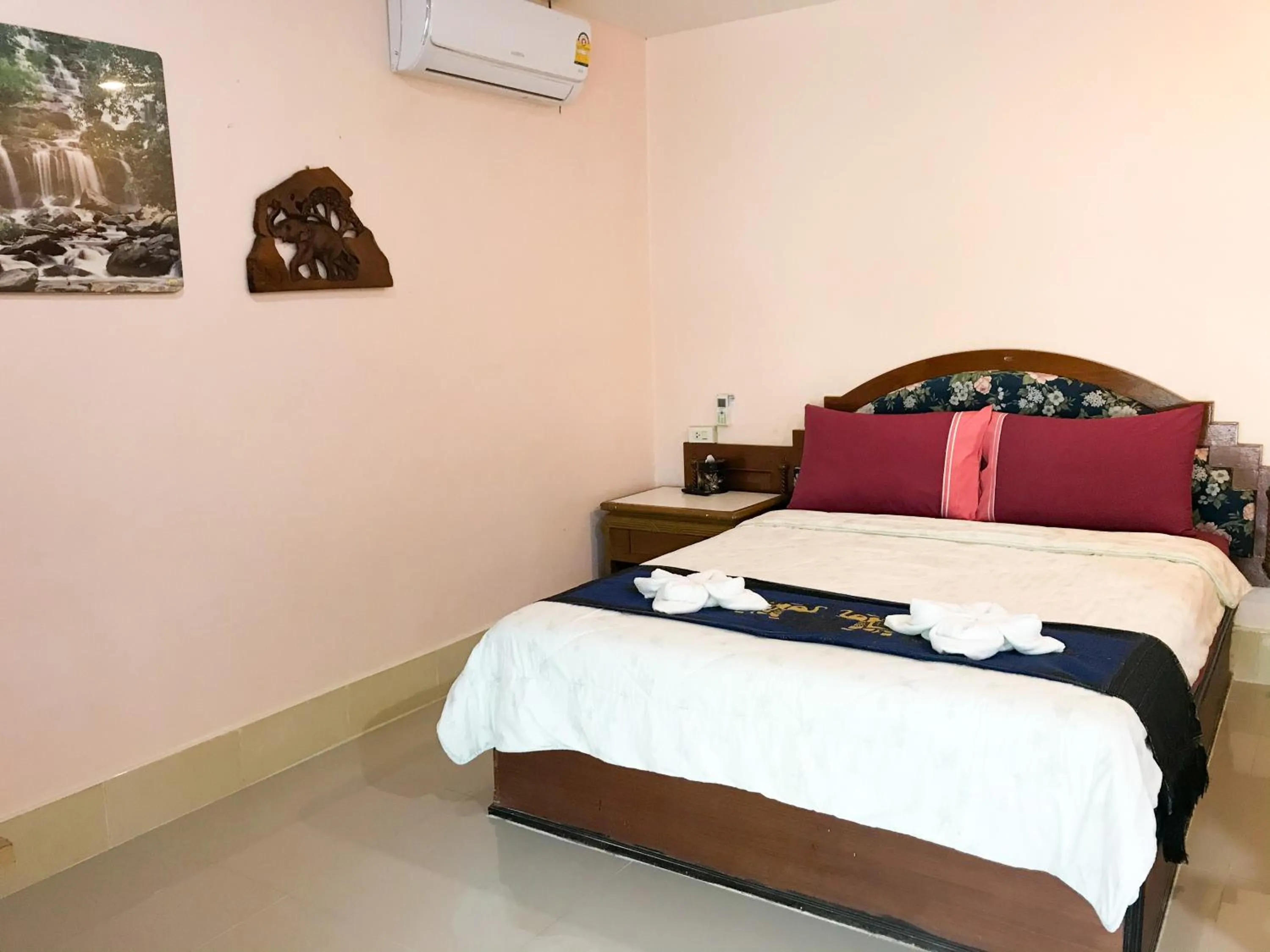 Bed in Discovery House Hotel SHA Plus