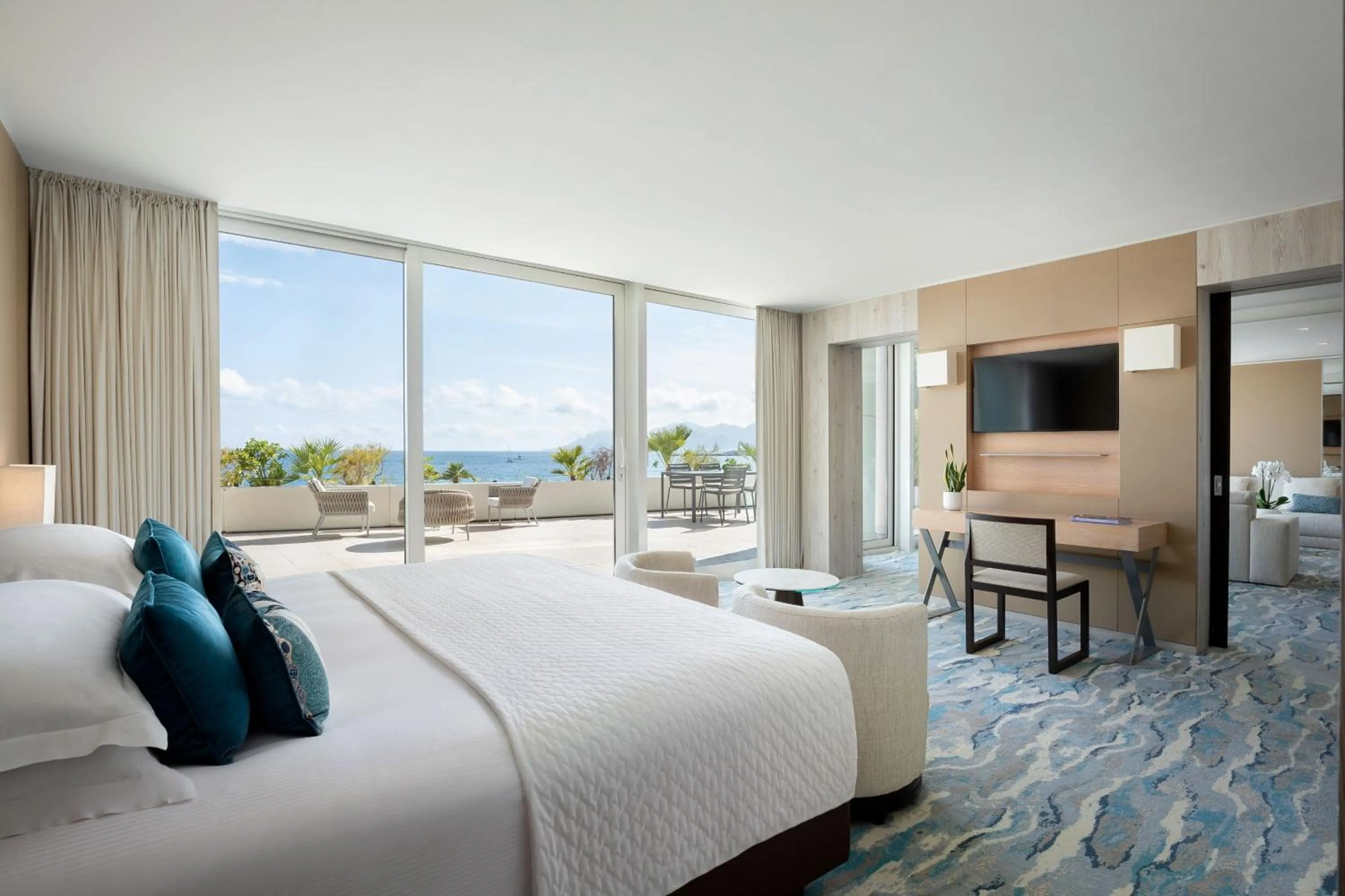 Photo of the whole room, Bed in JW Marriott Cannes