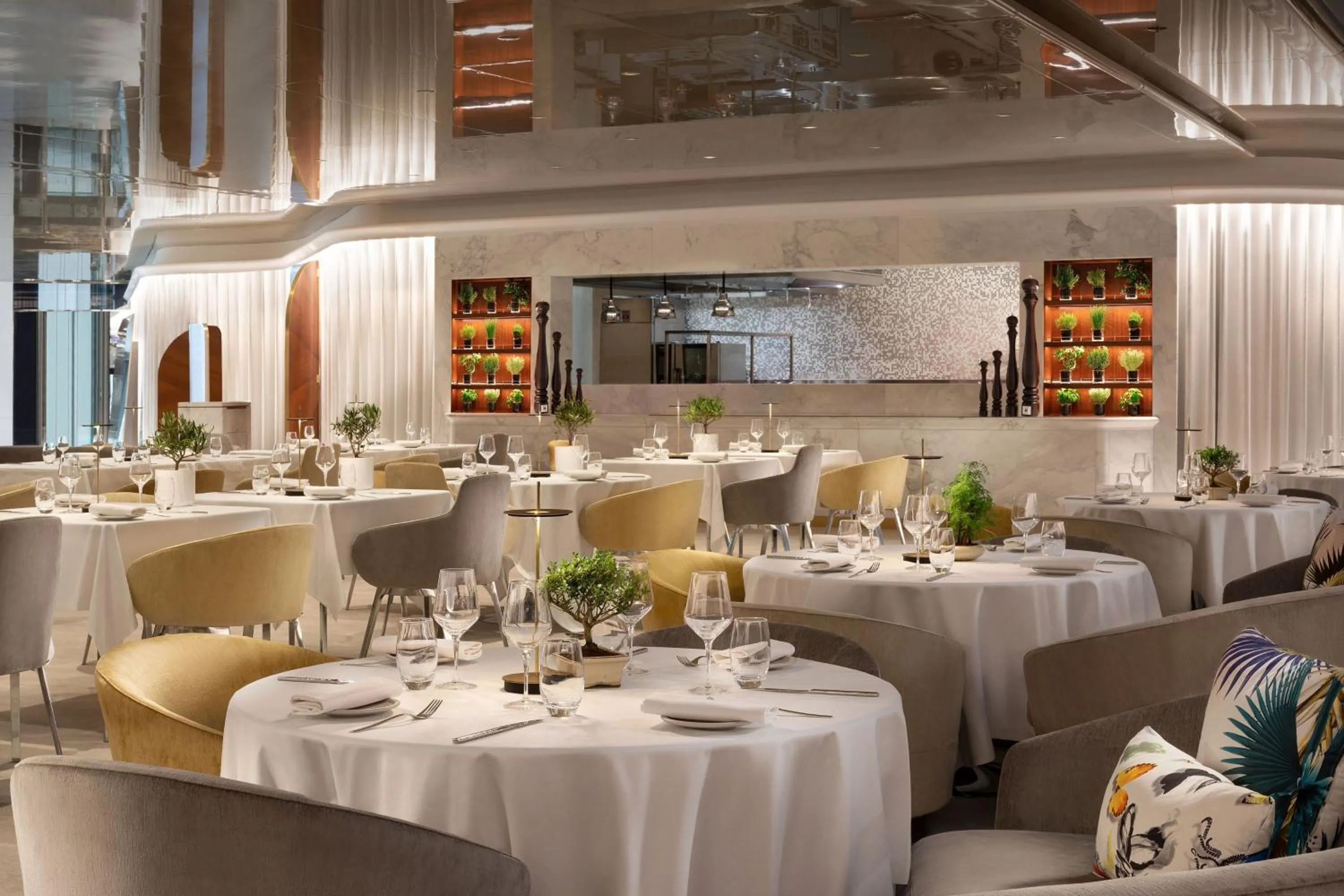 Restaurant/places to eat in JW Marriott Cannes