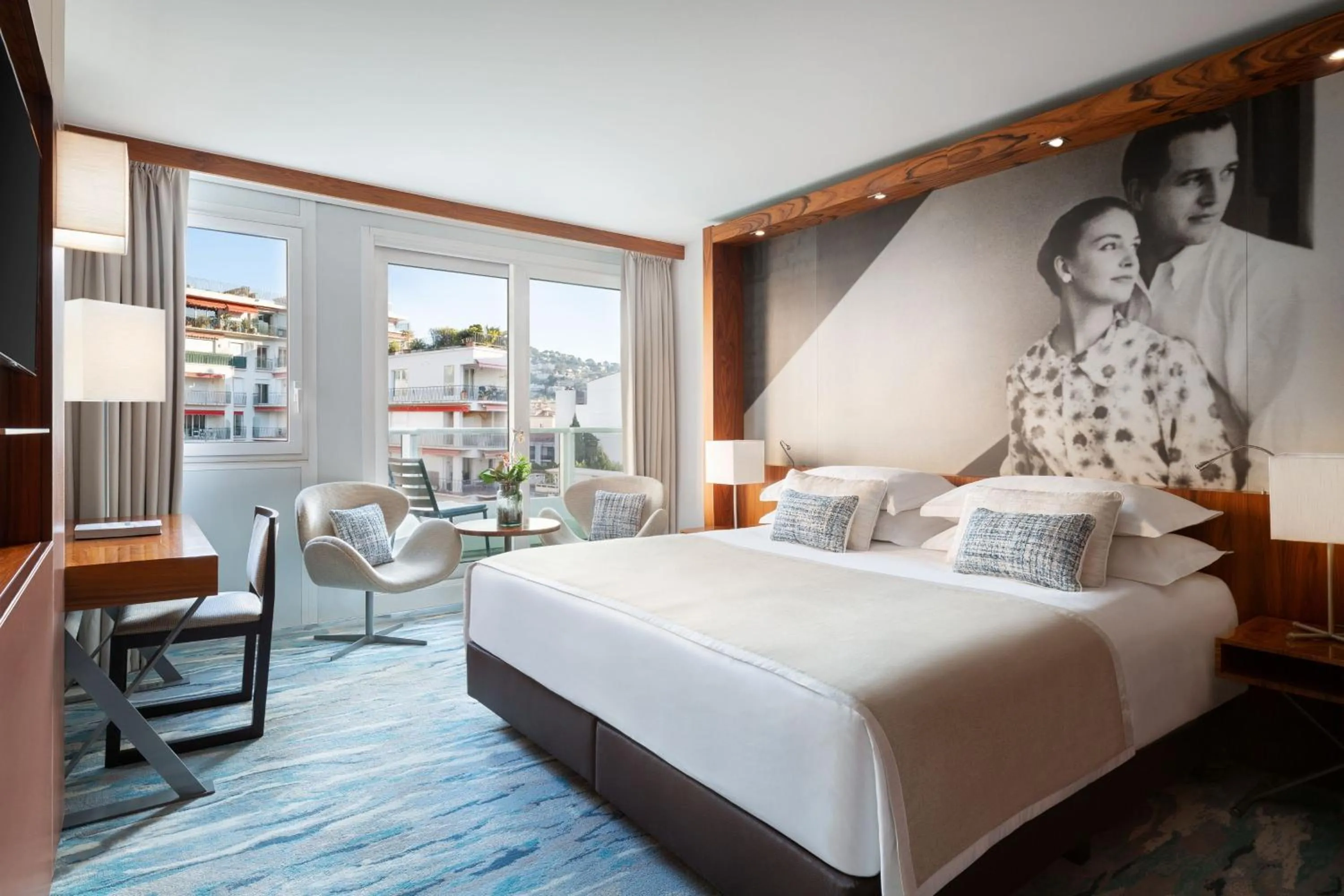 Photo of the whole room, Bed in JW Marriott Cannes