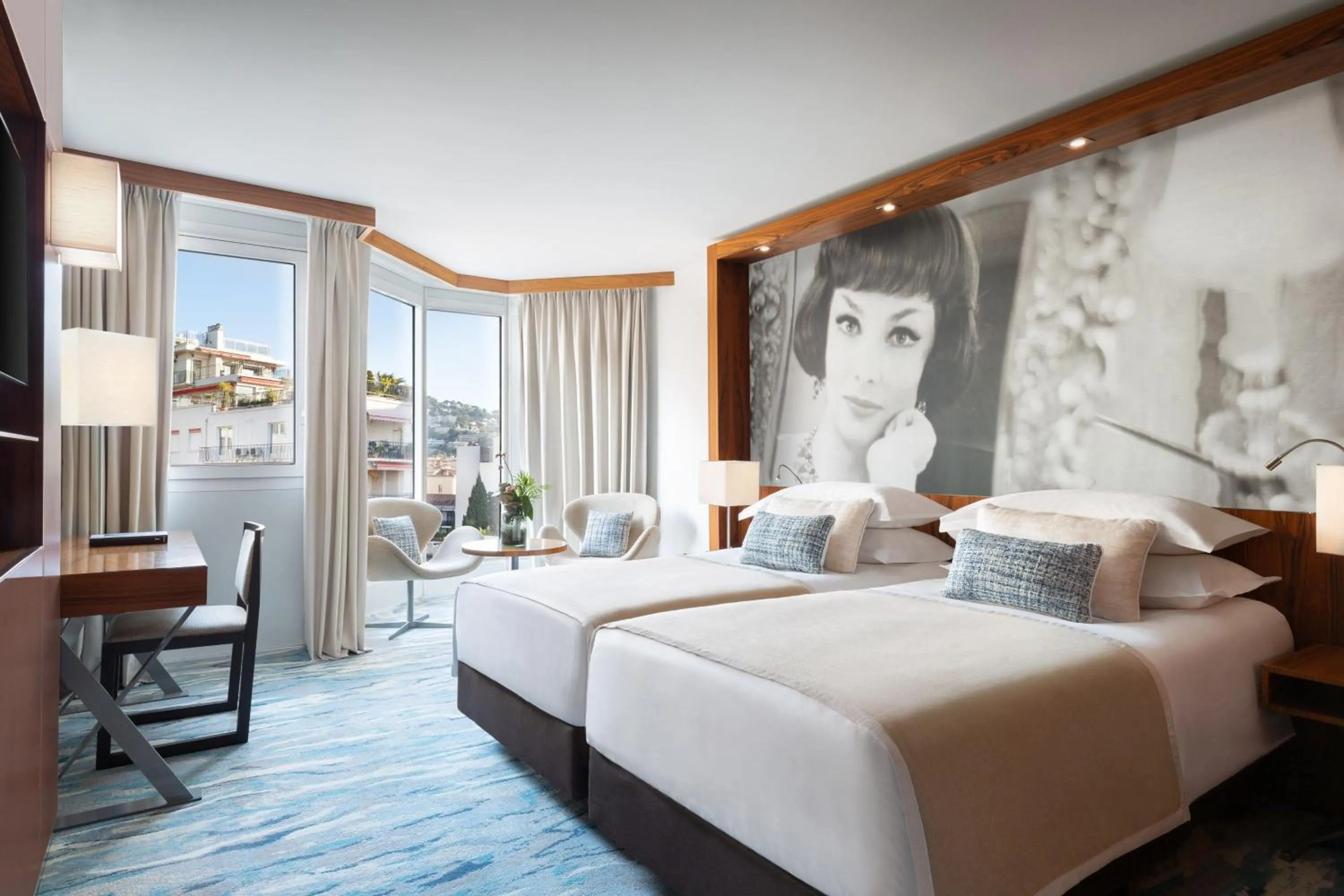 Photo of the whole room, Bed in JW Marriott Cannes