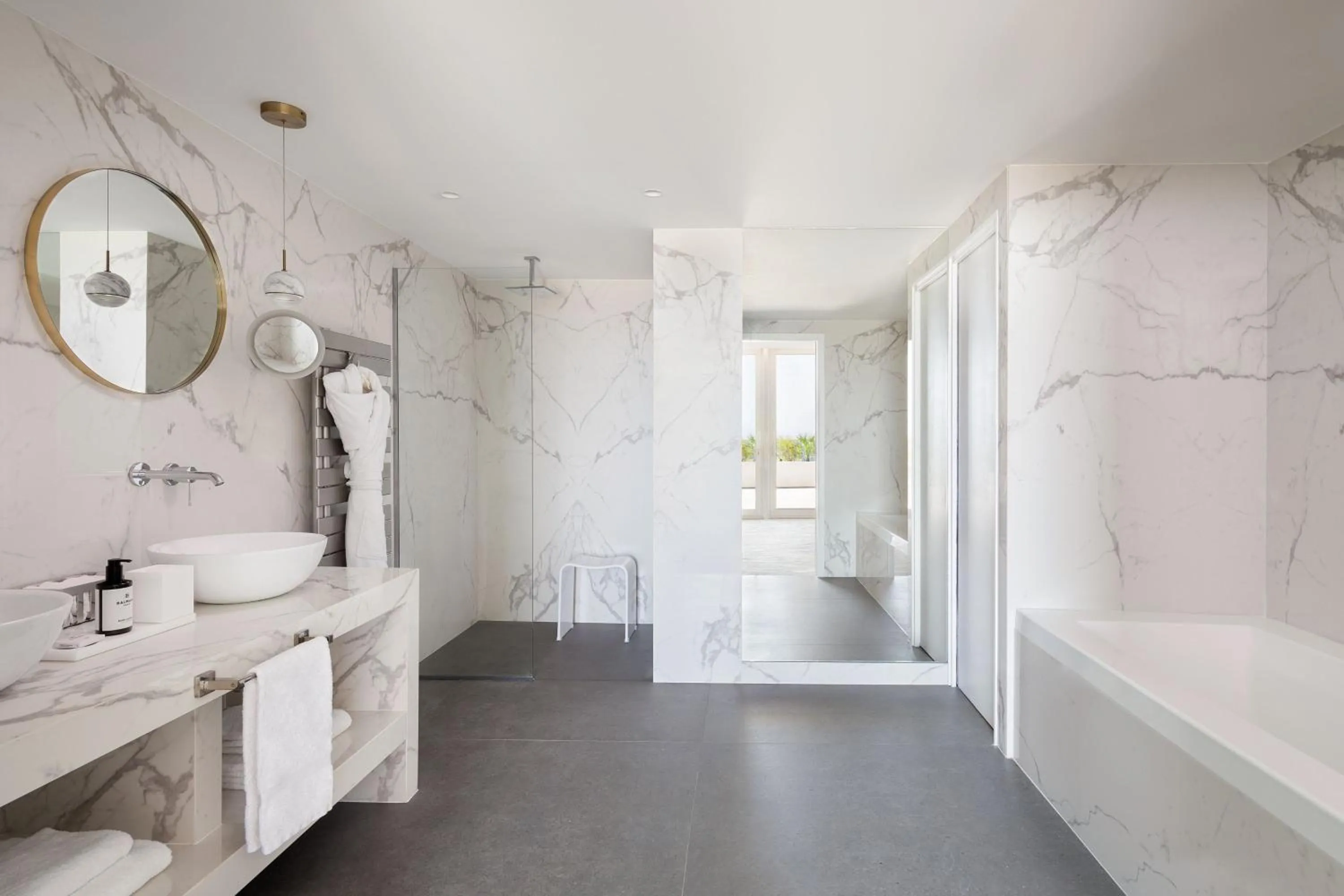 Photo of the whole room in JW Marriott Cannes