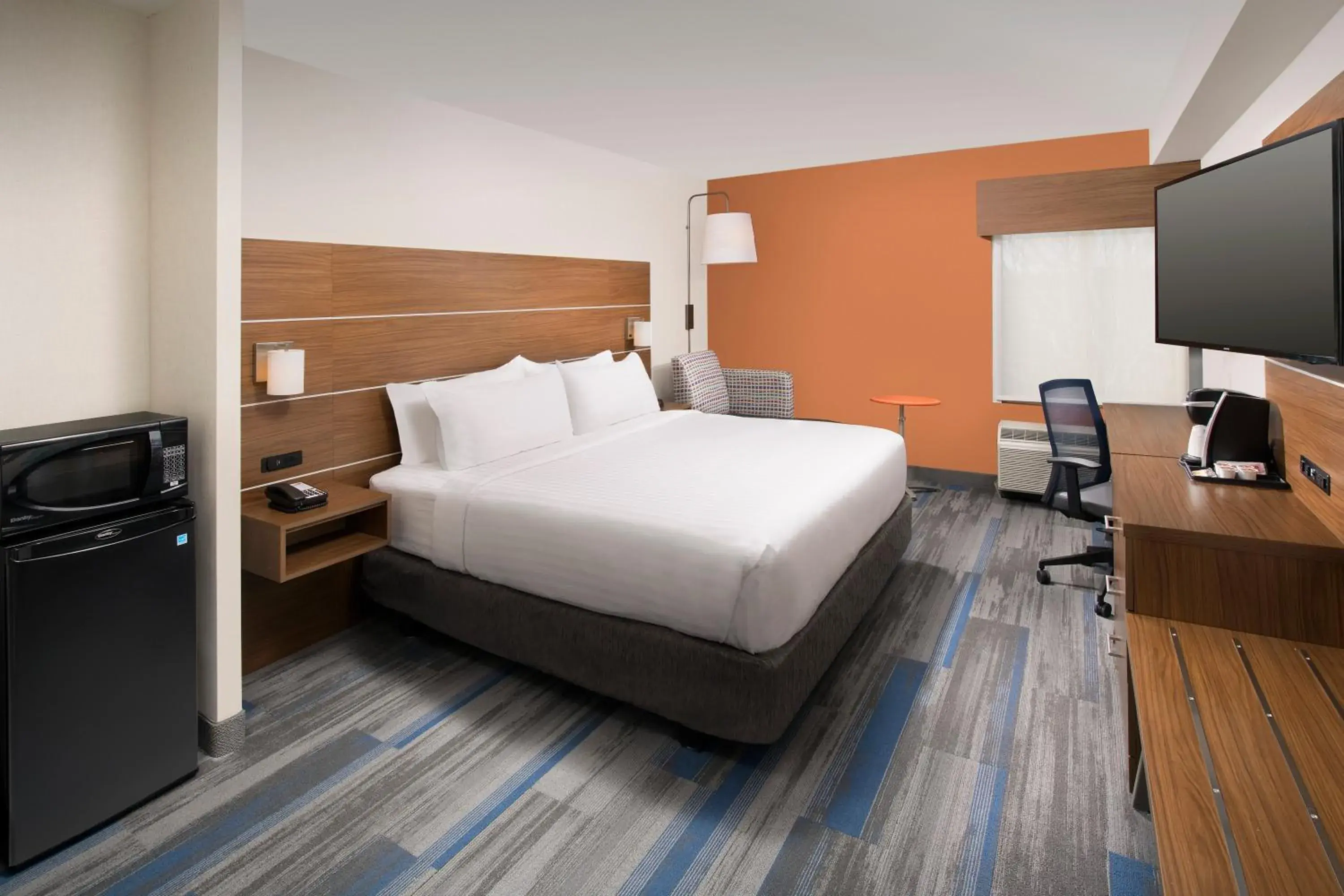 Photo of the whole room, Bed in Holiday Inn Express & Suites College Park - University Area by IHG Photo of the whole room, Bed in Holiday Inn Express & Suites College Park - University Area by IHG