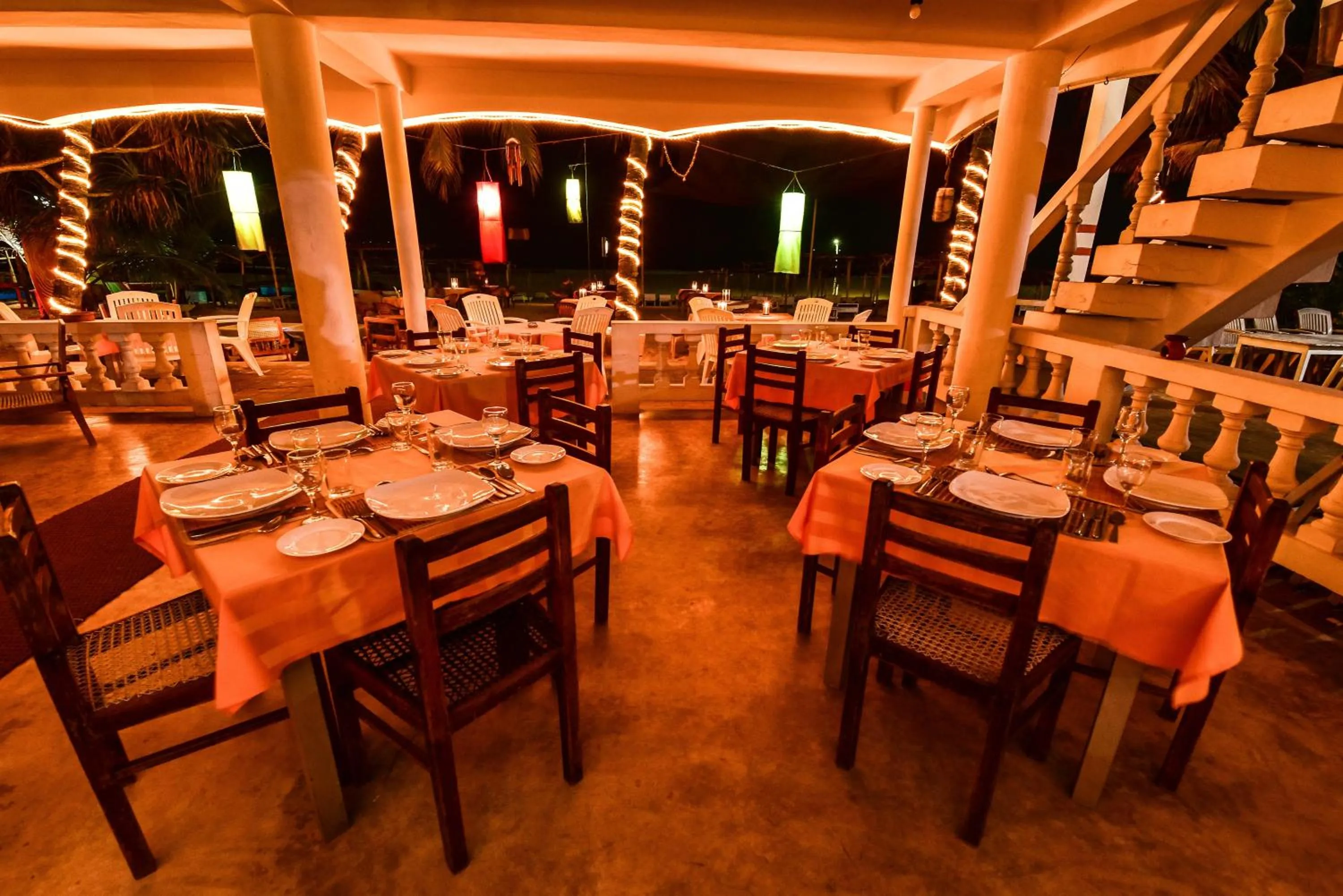 Restaurant/places to eat in International Beach Hotel & Restaurant