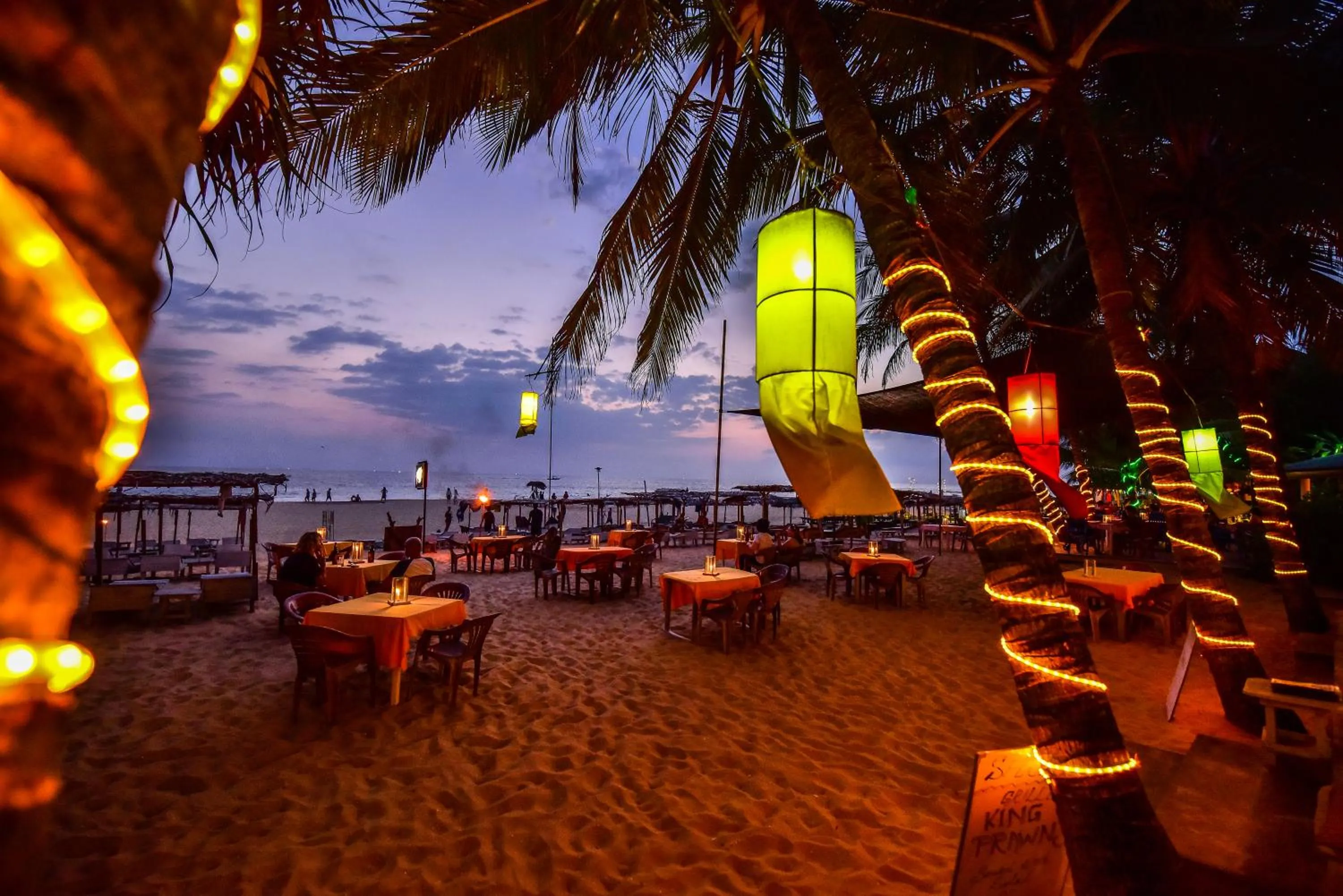 Restaurant/places to eat in International Beach Hotel & Restaurant