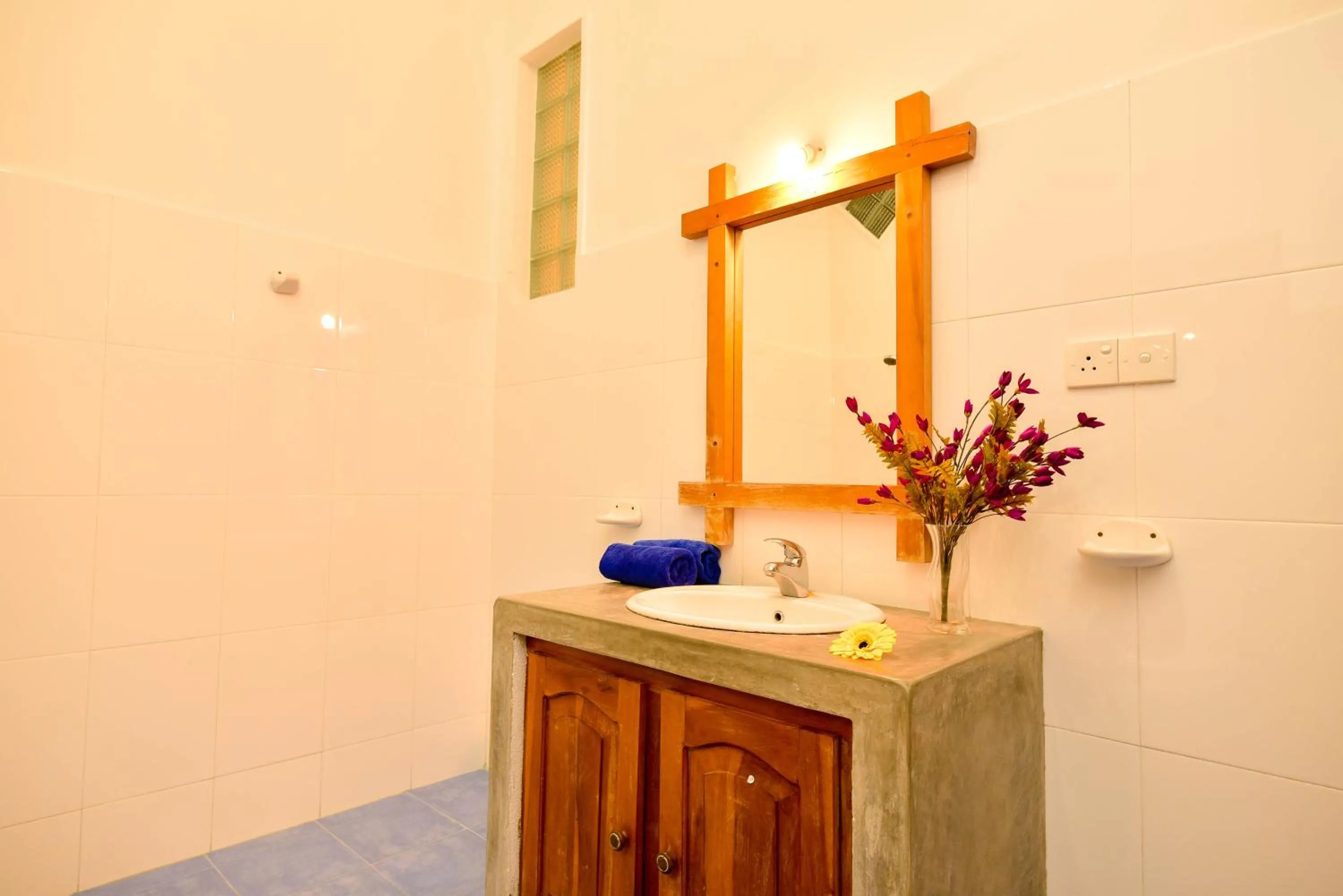 Bathroom in International Beach Hotel & Restaurant