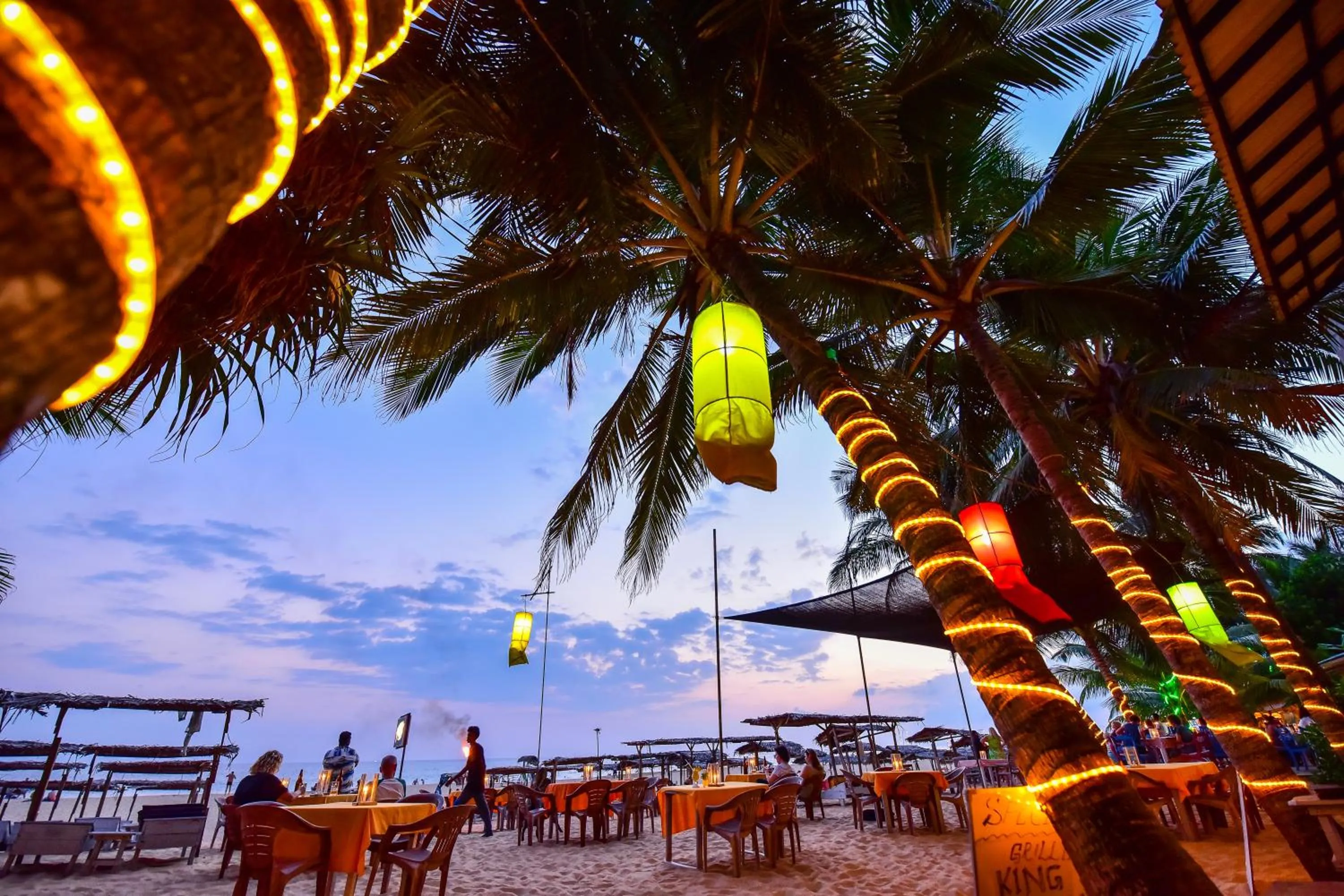 Restaurant/places to eat in International Beach Hotel & Restaurant