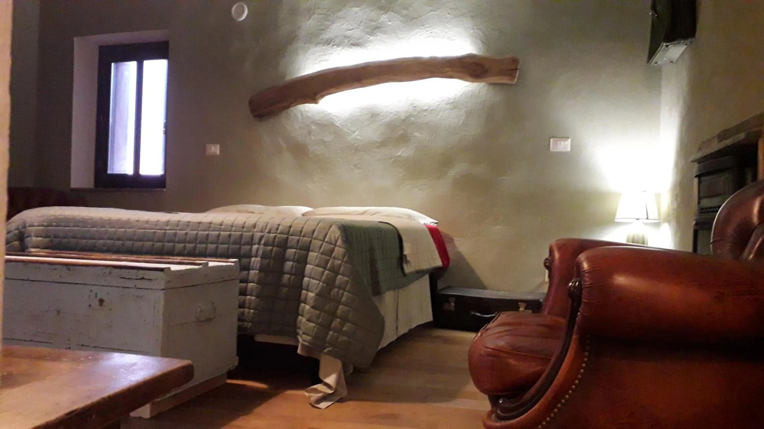 Photo of the whole room, Bed in PocoBurro Ca' d'arte