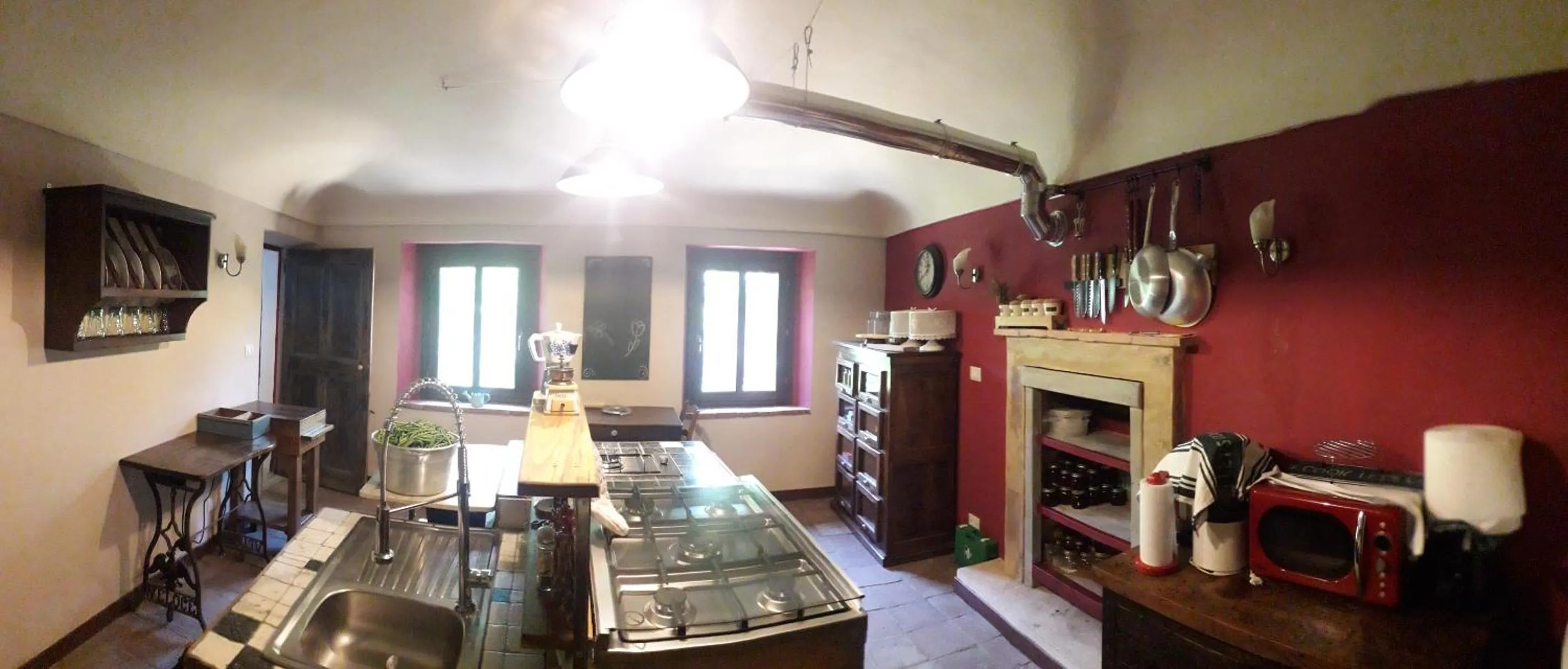 Communal kitchen in PocoBurro Ca' d'arte