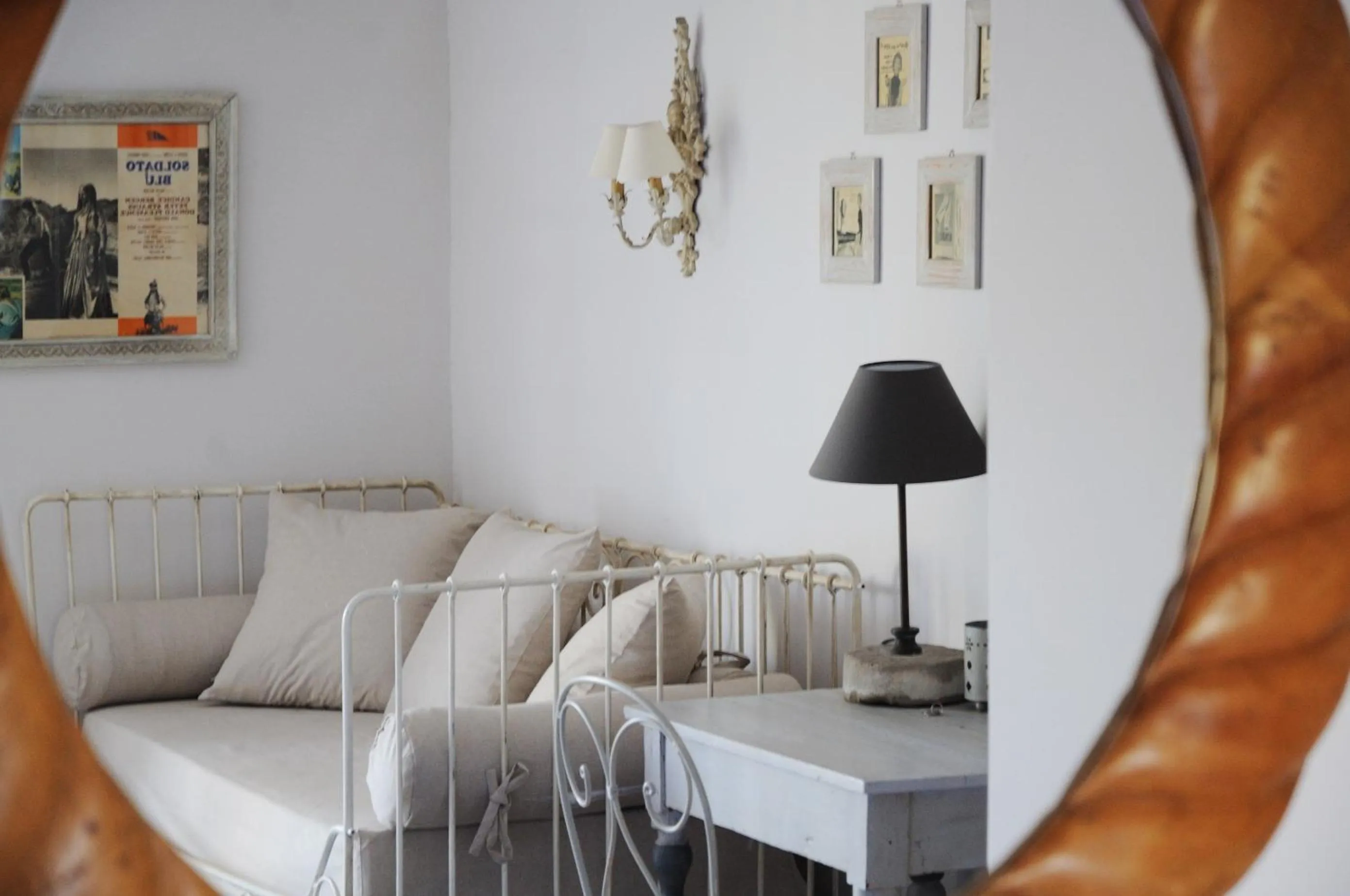 Decorative detail in Maison Le Retour