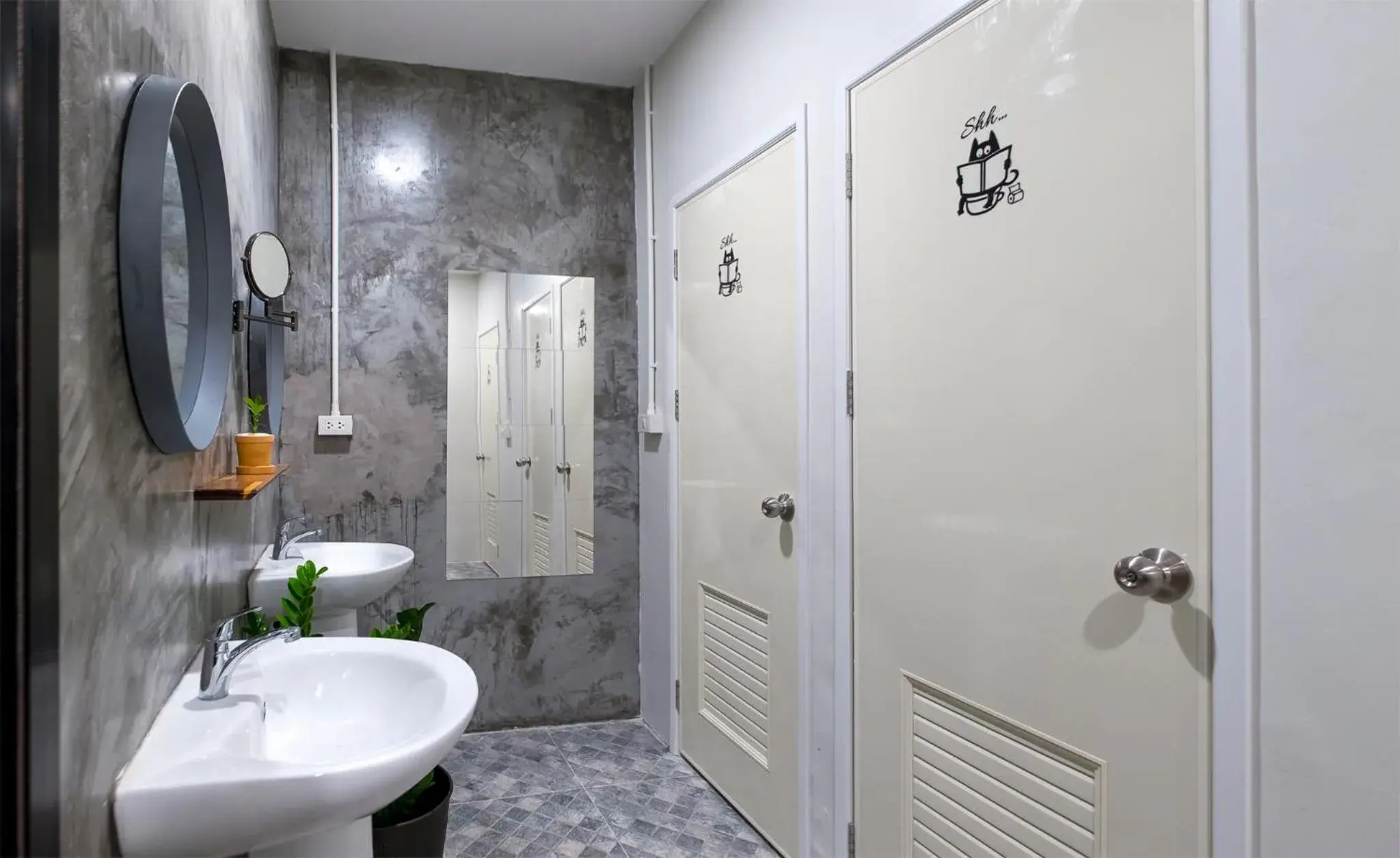 Toilet in BED Friends Poshtel Toilet in BED Friends Poshtel