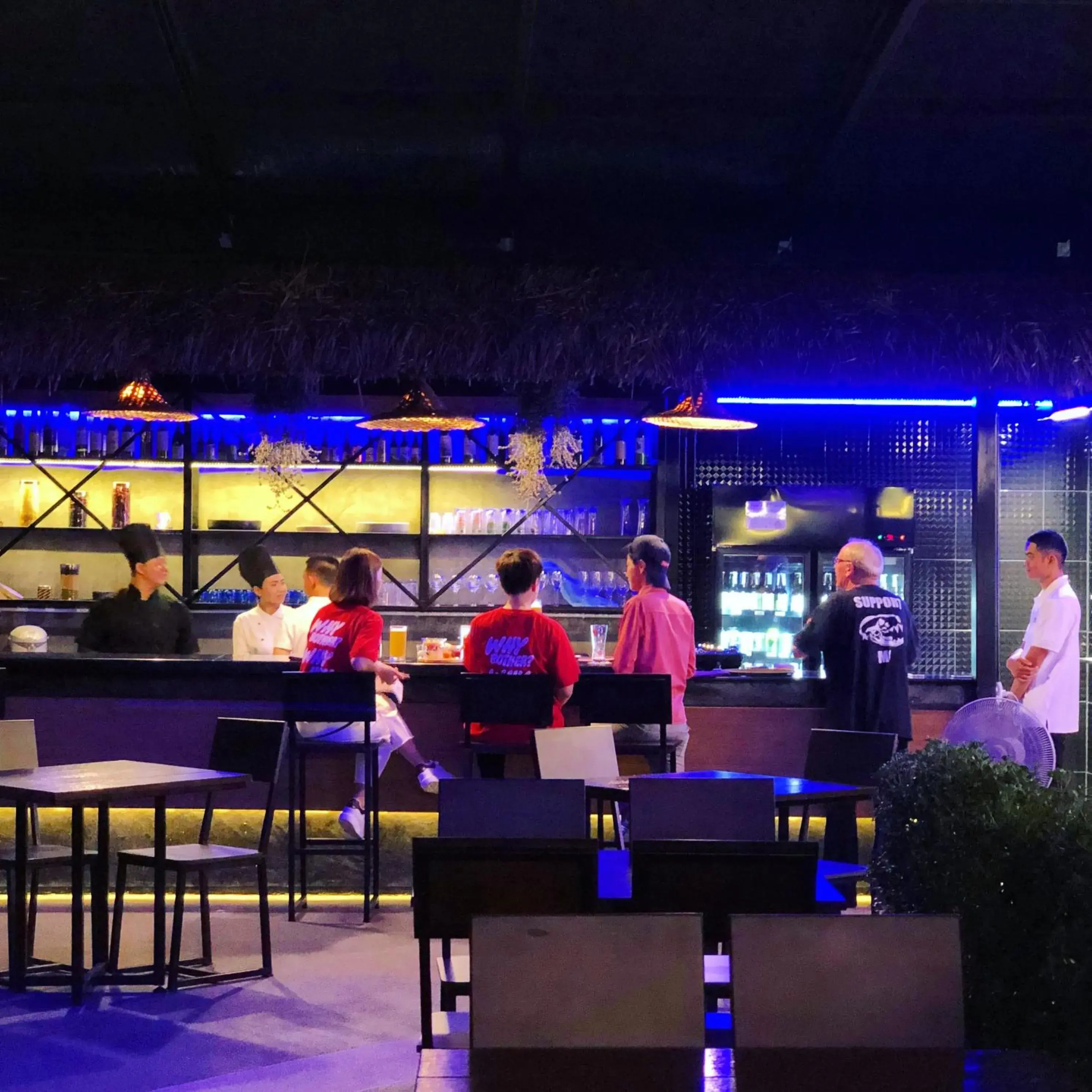 Lounge or bar in BED Friends Poshtel Lounge or bar in BED Friends Poshtel