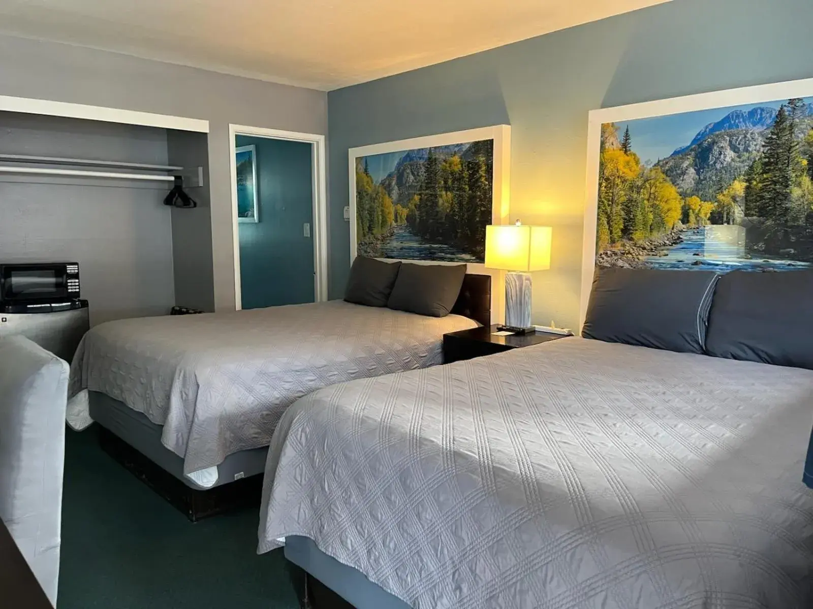 Bedroom, Bed in Bluebird Day Inn & Suites Bedroom, Bed in Bluebird Day Inn & Suites