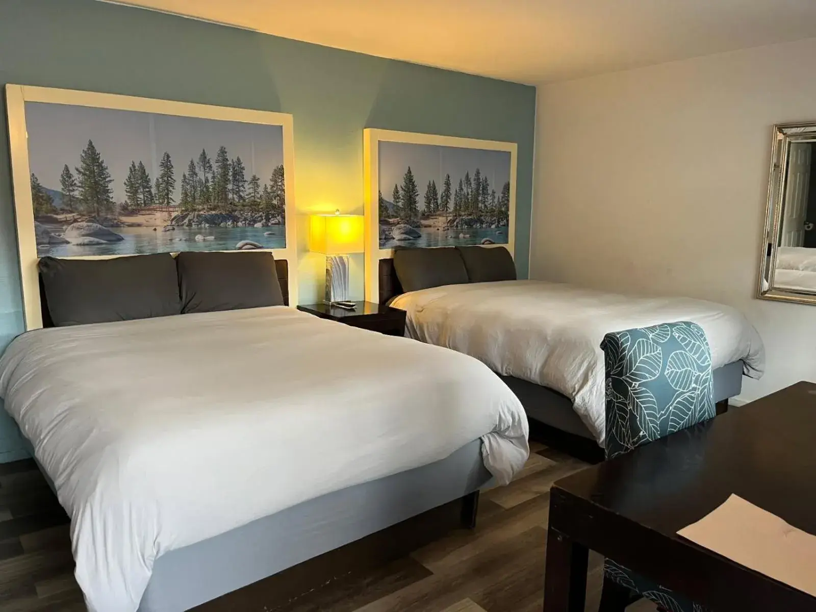 Bed in Bluebird Day Inn & Suites Bed in Bluebird Day Inn & Suites